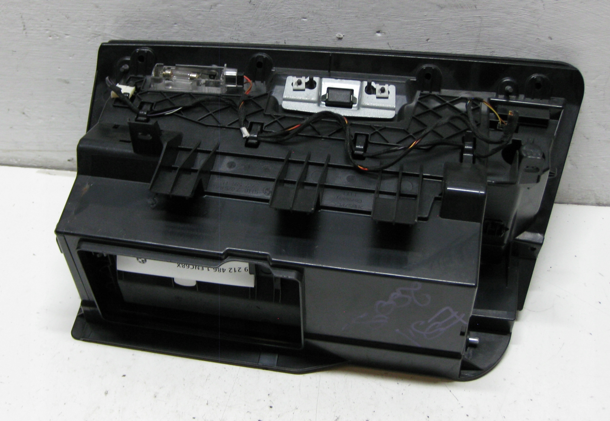 BMW E91 2.0 D 09R Handschuhfach des Beifahrers 7075479