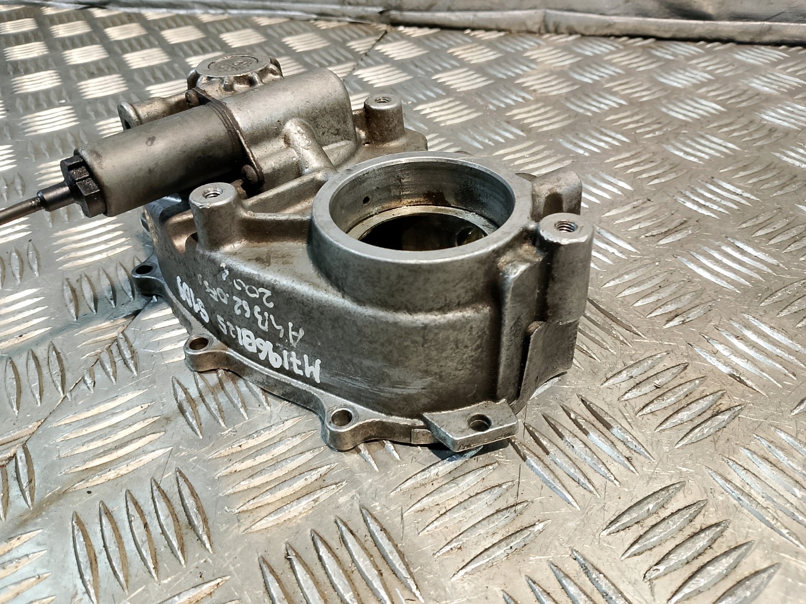 Couvercle carter distribution AUDI A4 B6 2.0 FSI 06D103530Q