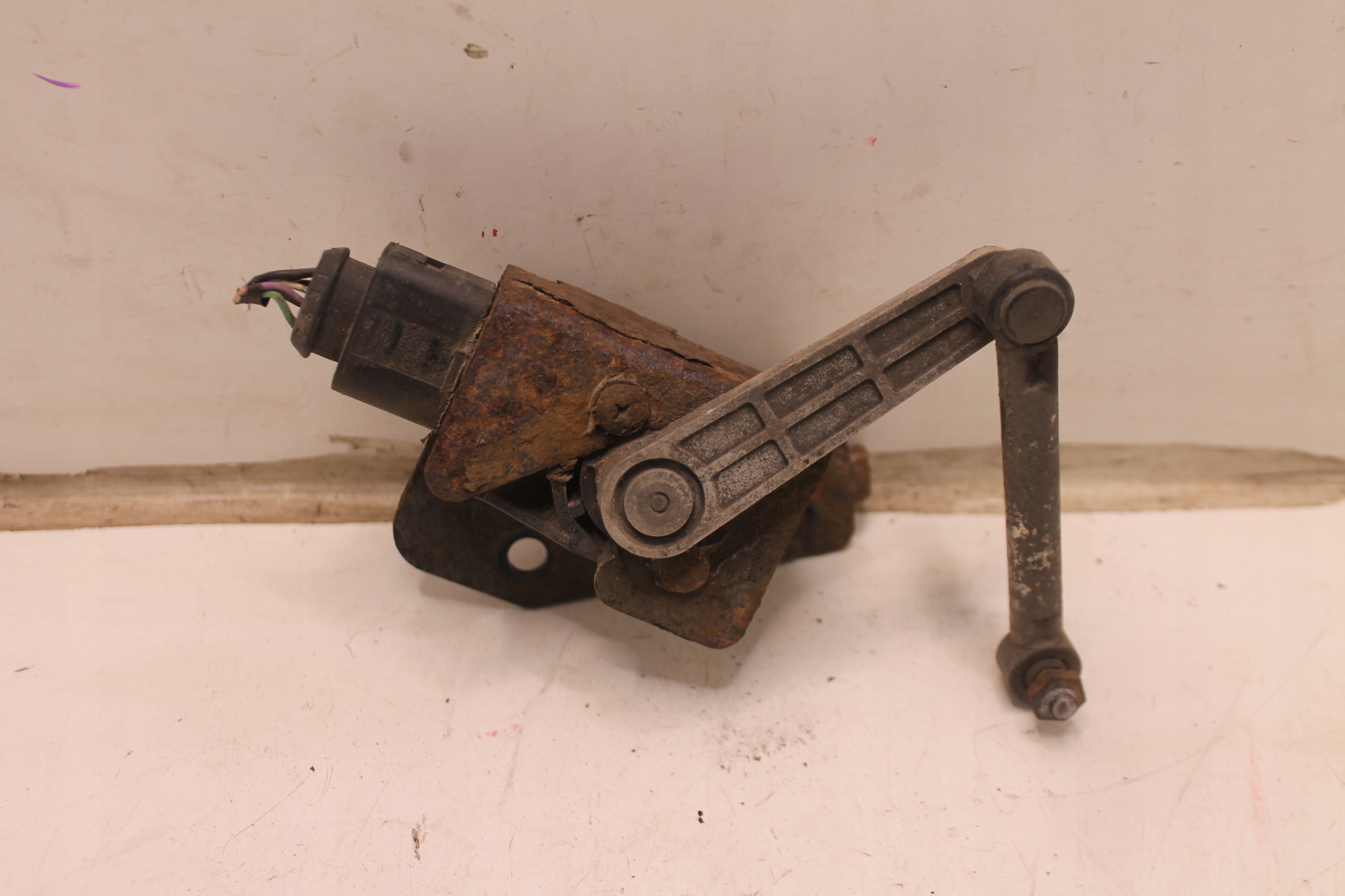 Sensor POZIOMOWANIA XENON OPEL ANTARA 06-15