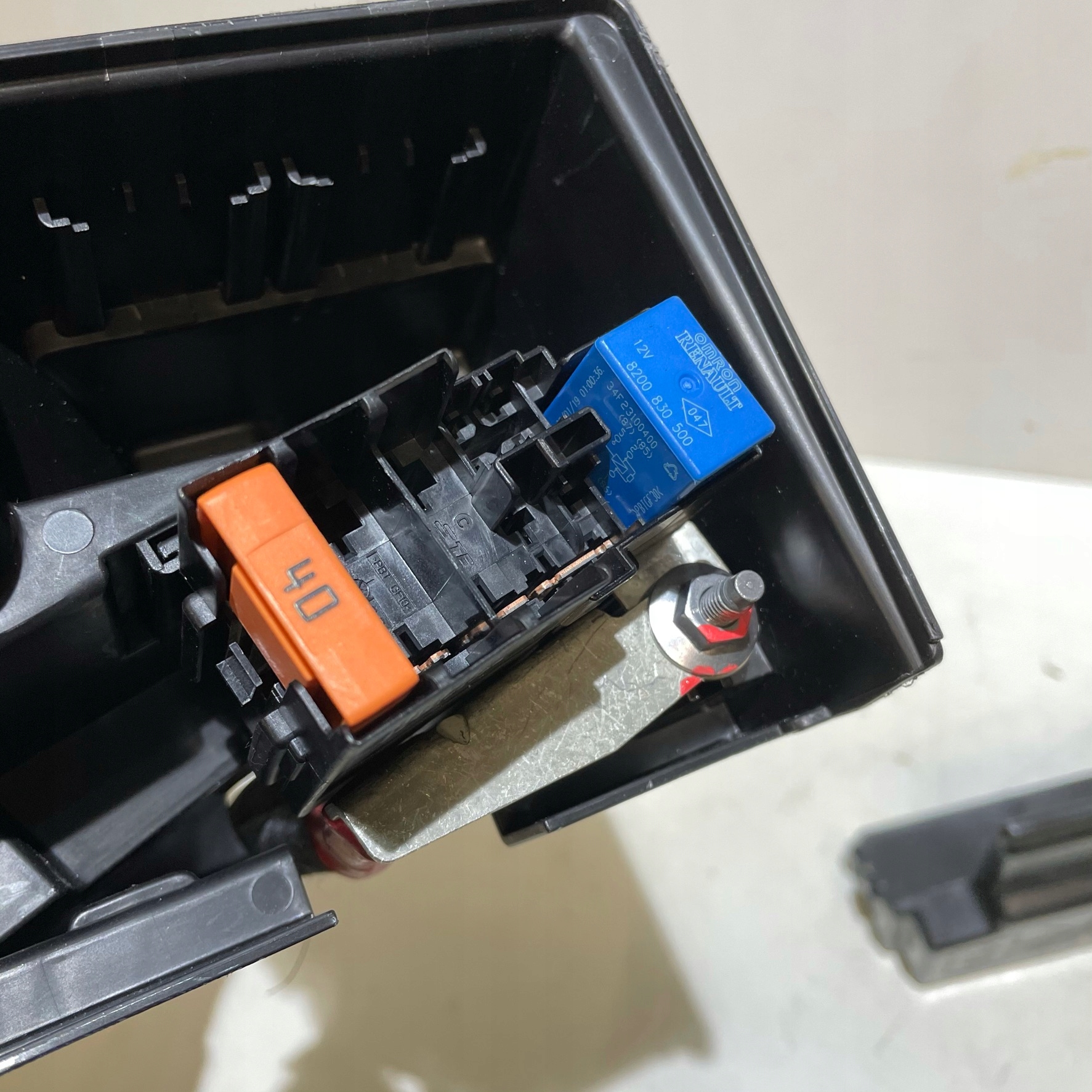 RENAULT CLIO V CAPTUR PUSZKA COMPARTMENT FUSES