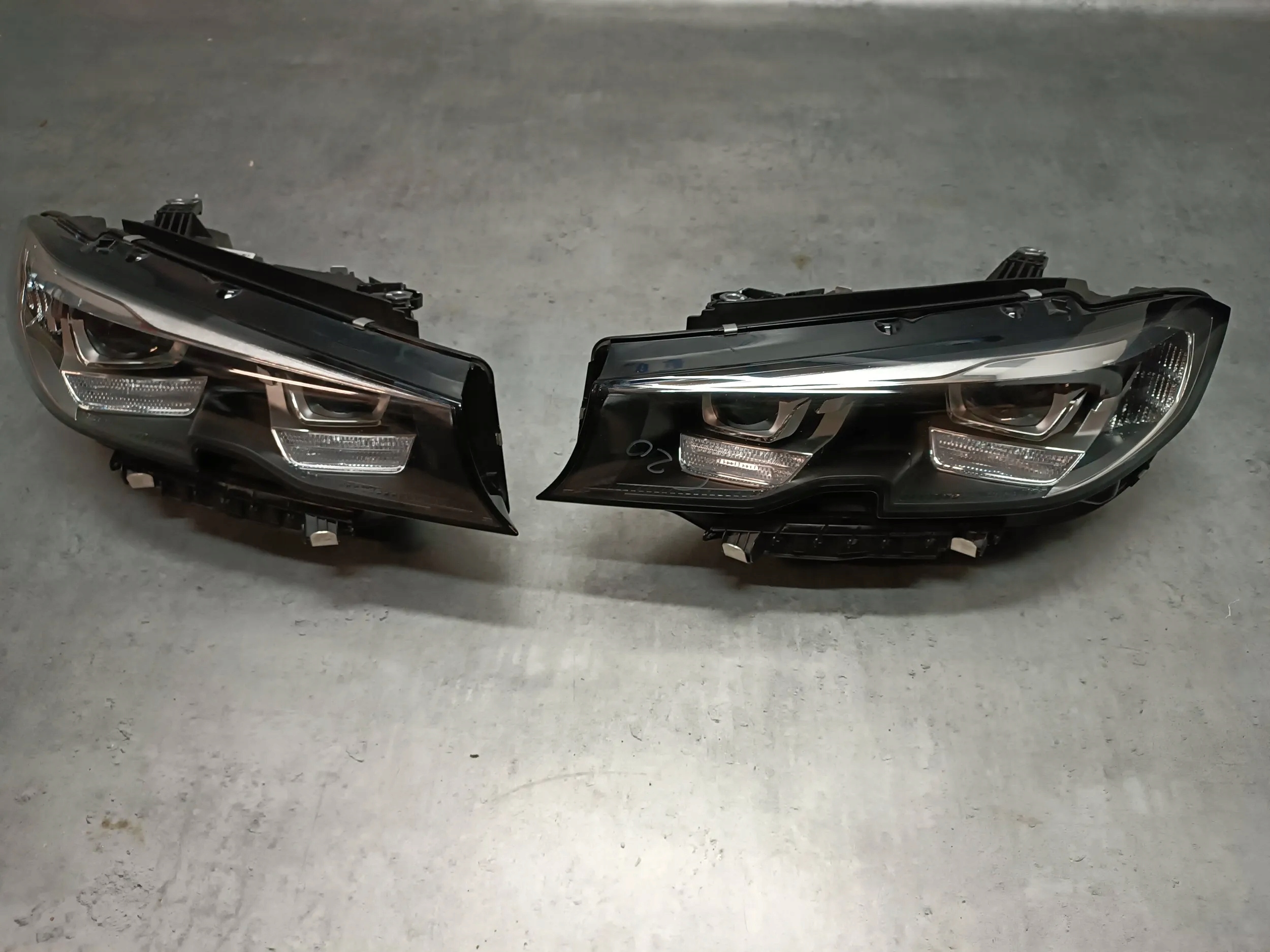 BMW 3 G20 G21 LAMPY PRZÓD KOMPLET