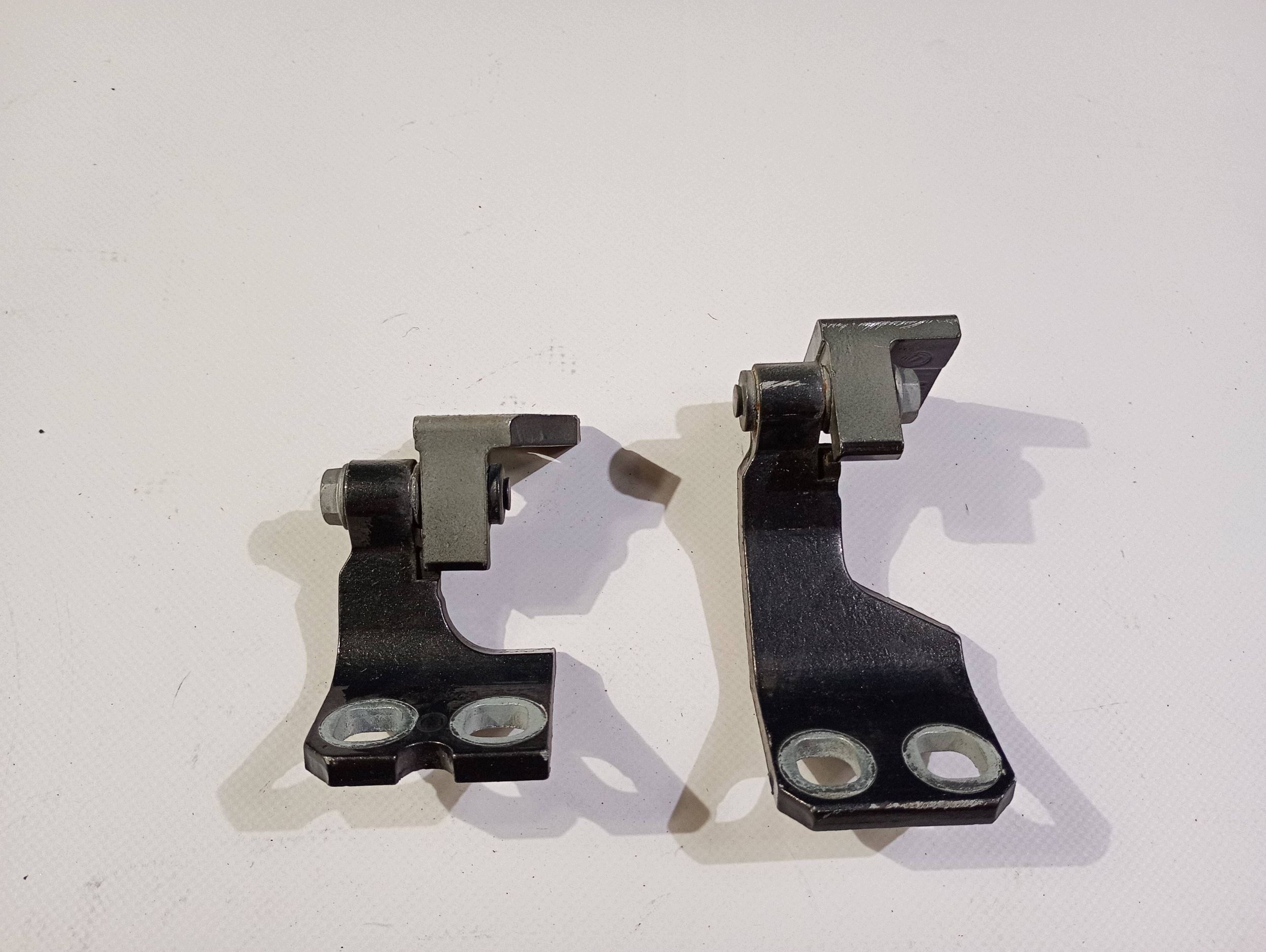 hinge hinges door right rear part rear. right Maserati Levante 2017