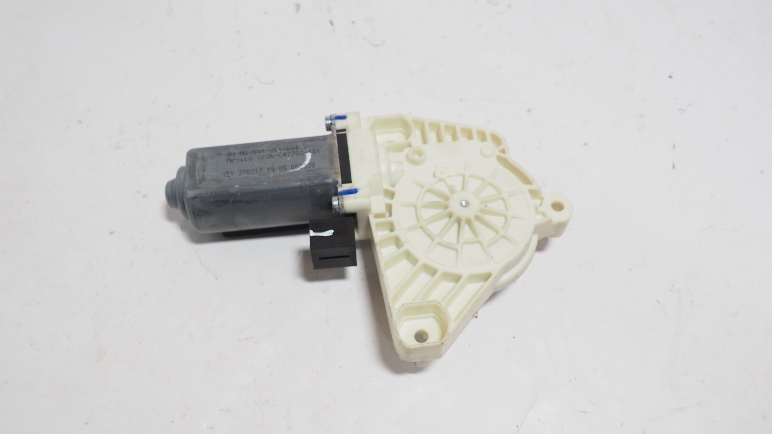 VW Audi mini motor windows left front 5Q4959801B