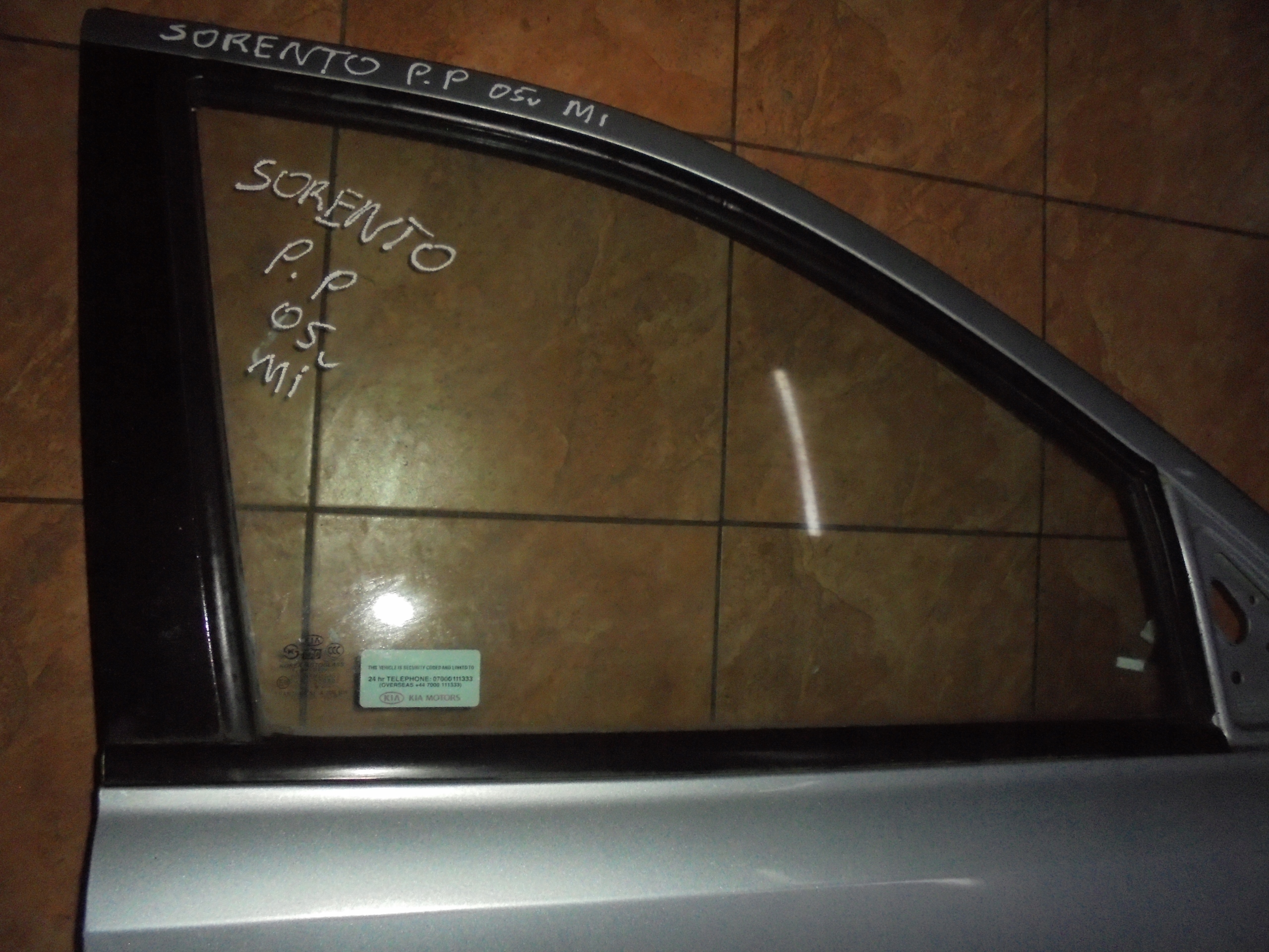 KIA SORENTO I 2.5D 05' SZYBA DRZWI PRAWY PRZÓD