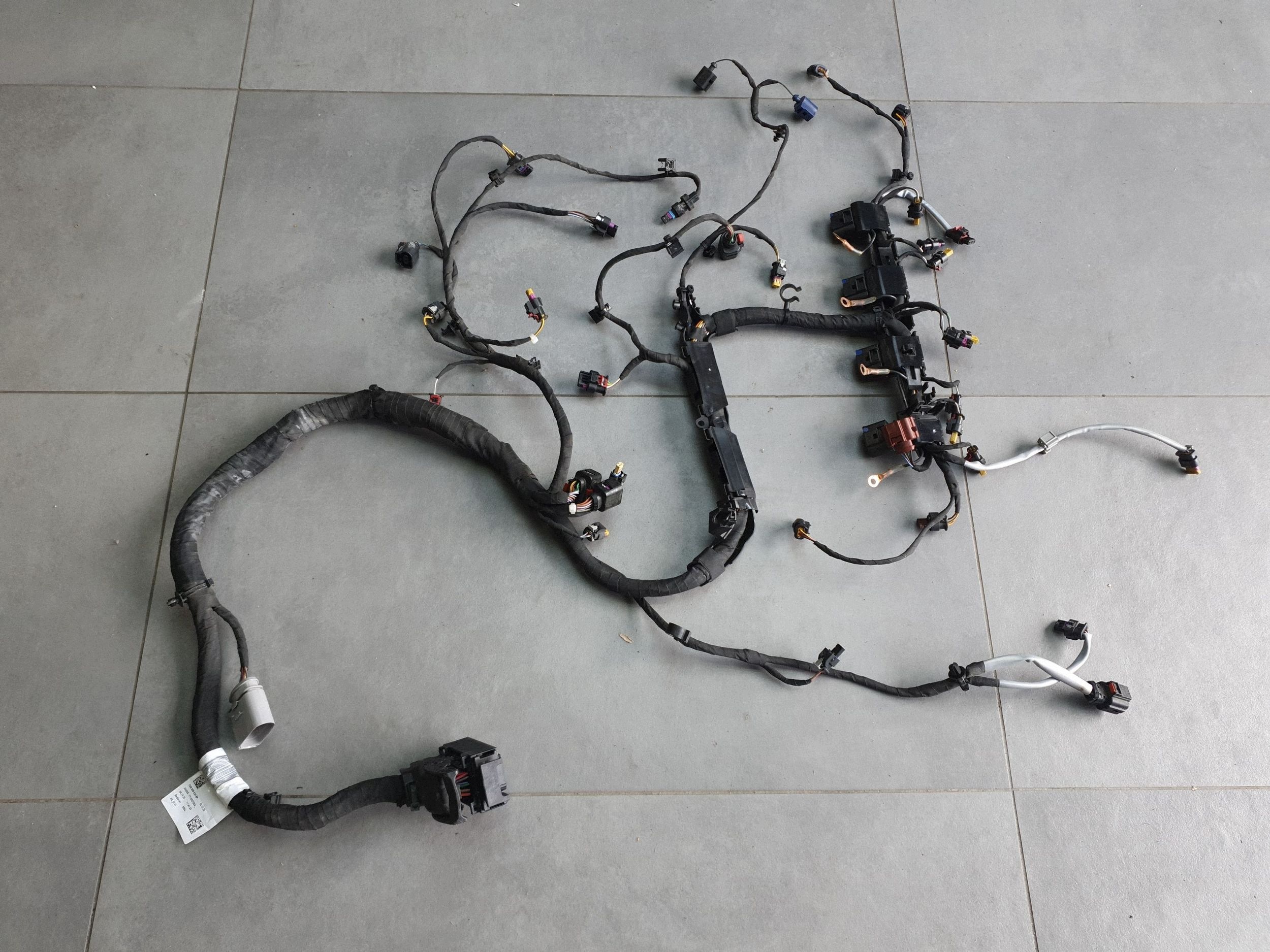 Cupra Leon 2.0 tsi bundle of the engine 06Q972610E