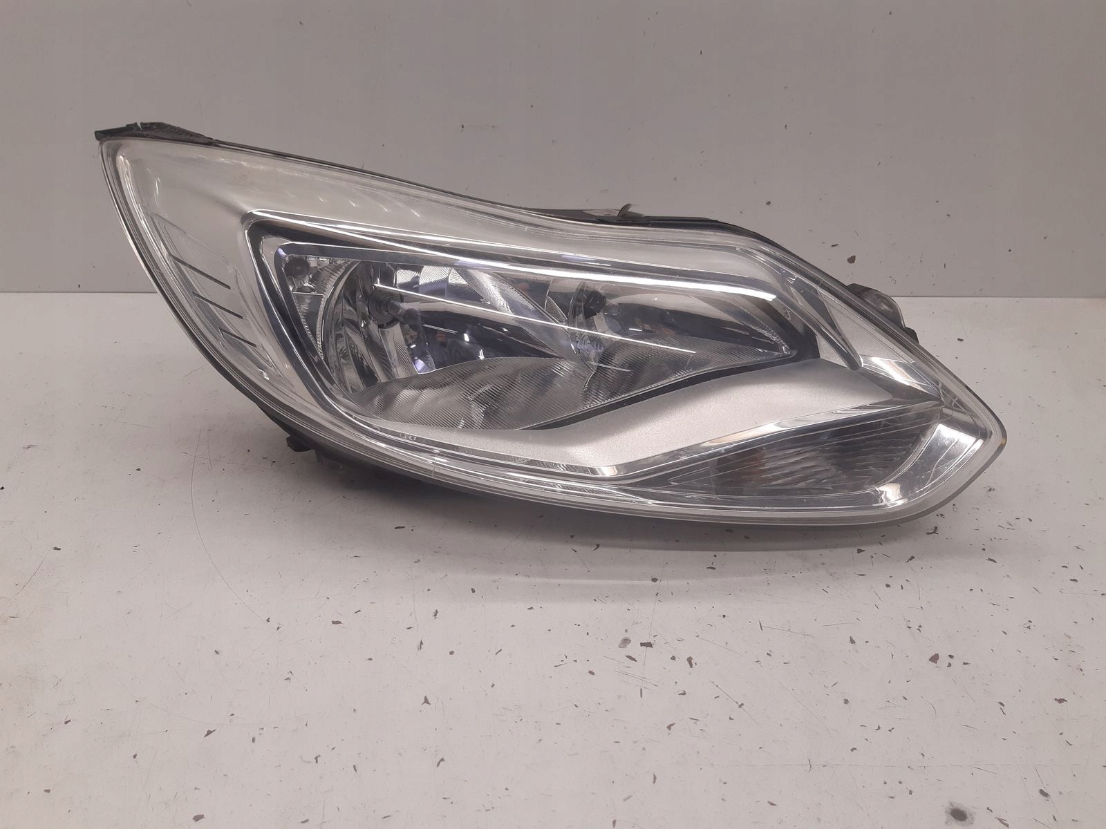 light front front right Ford Focus MK3