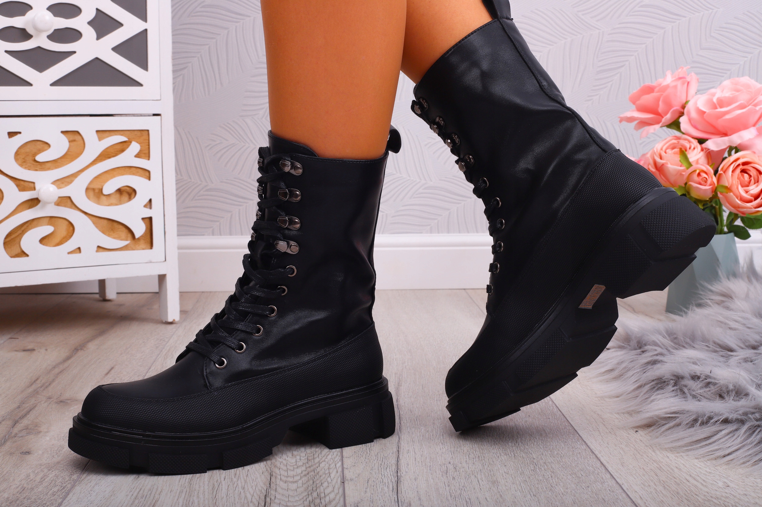 BOTKI DAMSKIE GLANY BUTY TRAPERY WYSOKIE Długość wkładki 26 cm