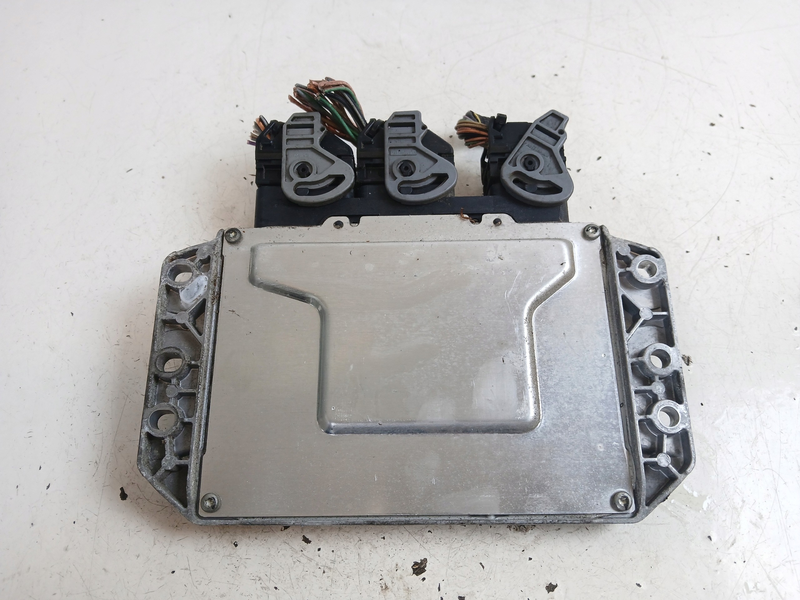 RENAULT SCENIC II MEGANE II 1.6 unité de commande électronique uce moteur 8200509516