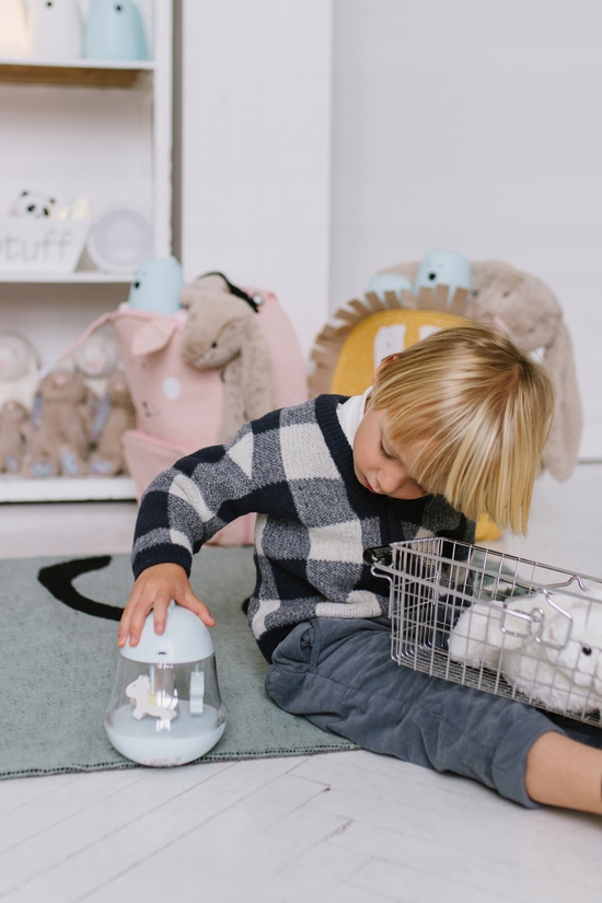 Lampka z pozytywką Kurczaczek Rabbit&Friends Kolor dominujący odcienie niebieskiego