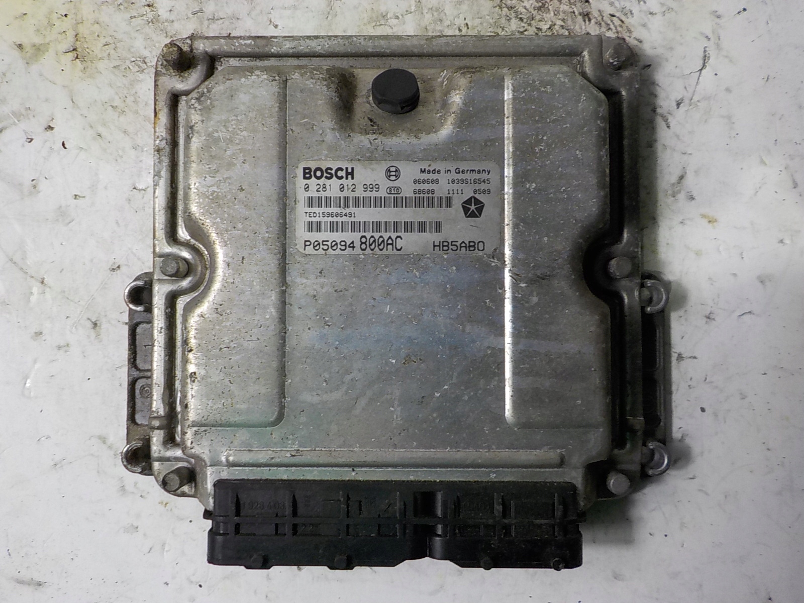 CHRYSLER VOYAGER IV computer control unit P05094800AC 0281012999