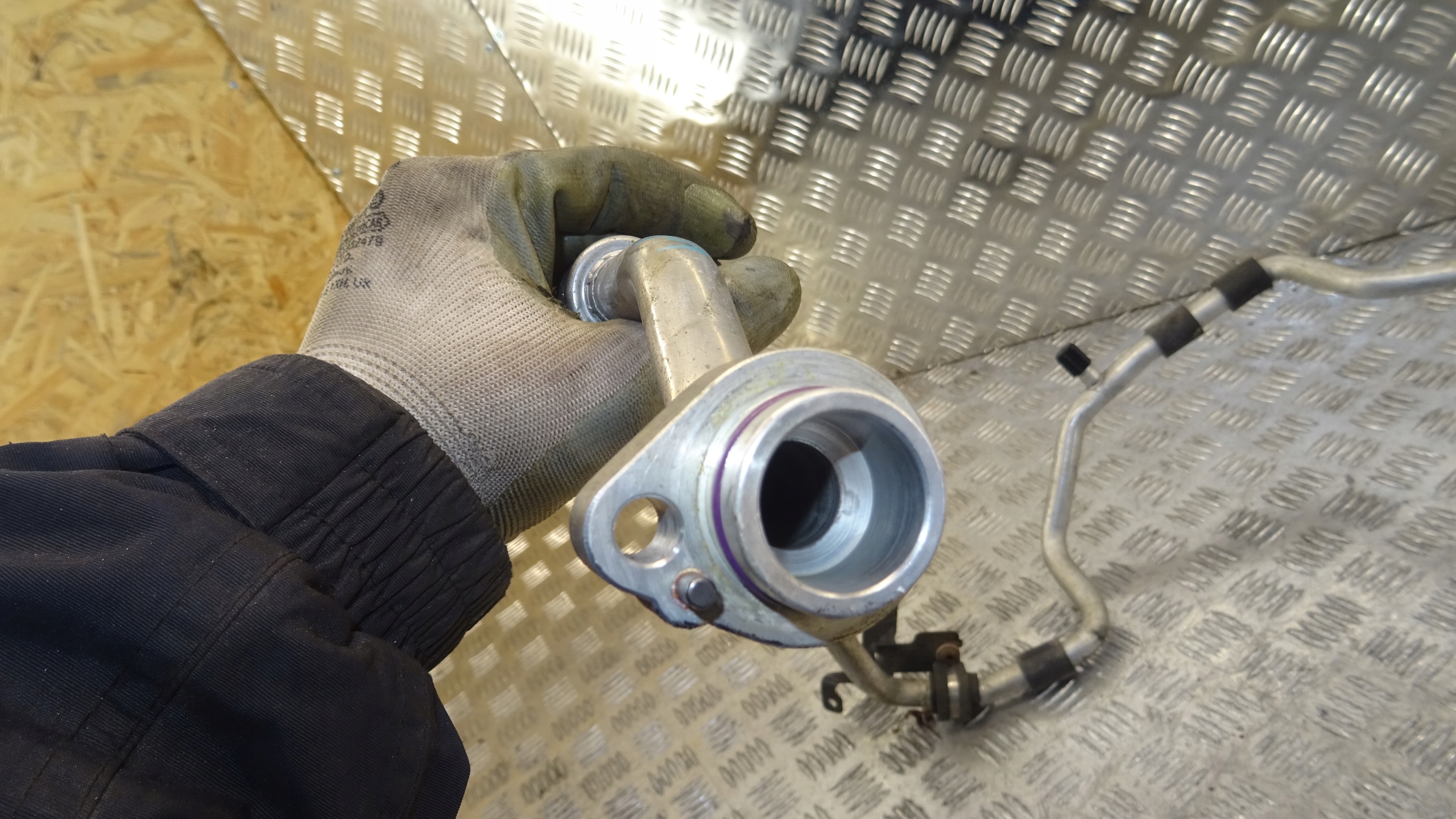 trubka klimatizaci VW GOLF VI 1K0820743FD