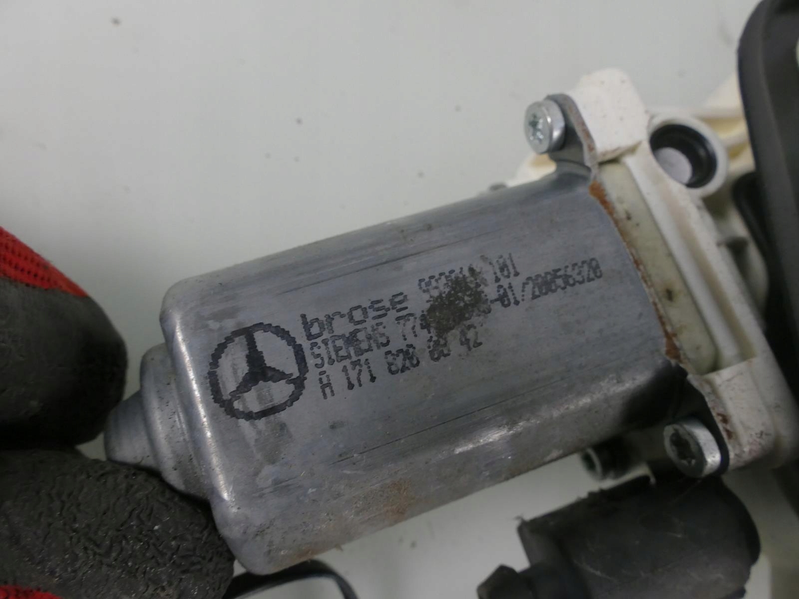 MERCEDES SLK R171 window regulator right rear part window