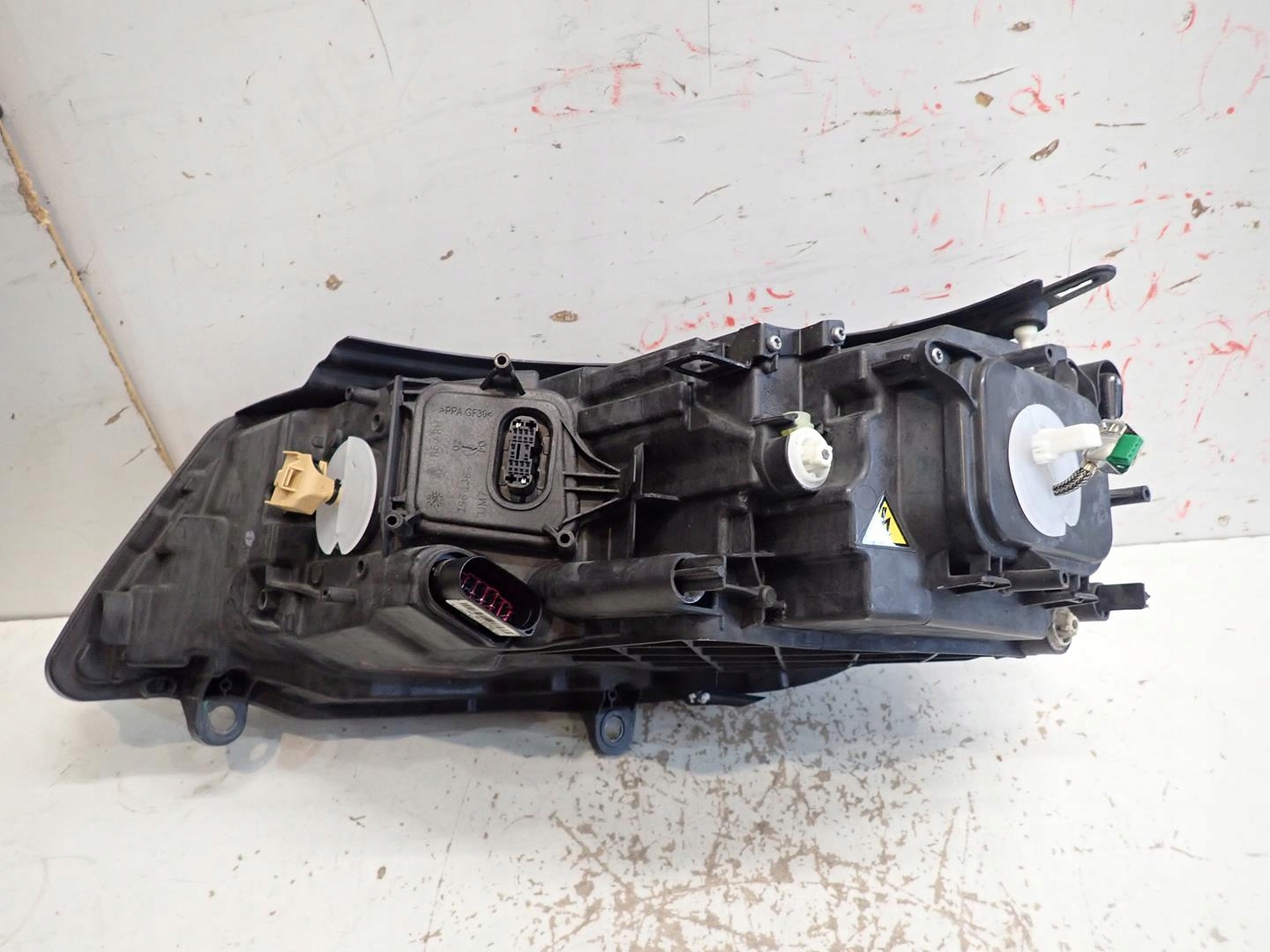 light front right VW TOUAREG LIFT 14- BI-XENON LED