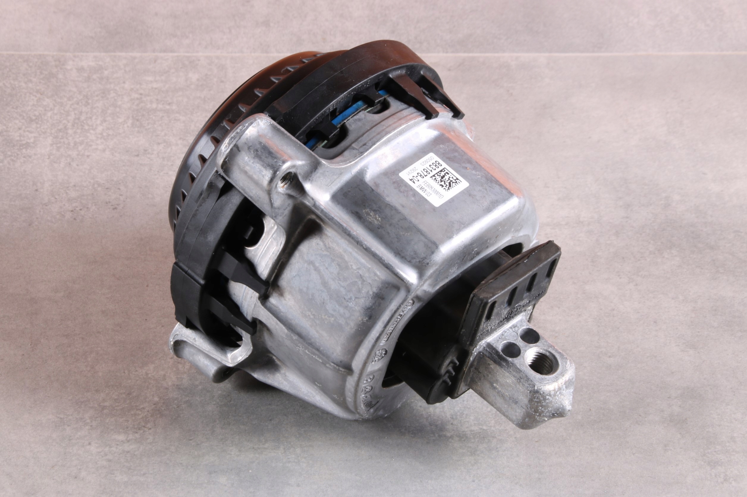 BMW 5 G60 G61 530e B48X HYBRYDA engine mount right 8831878 8599 km !!!