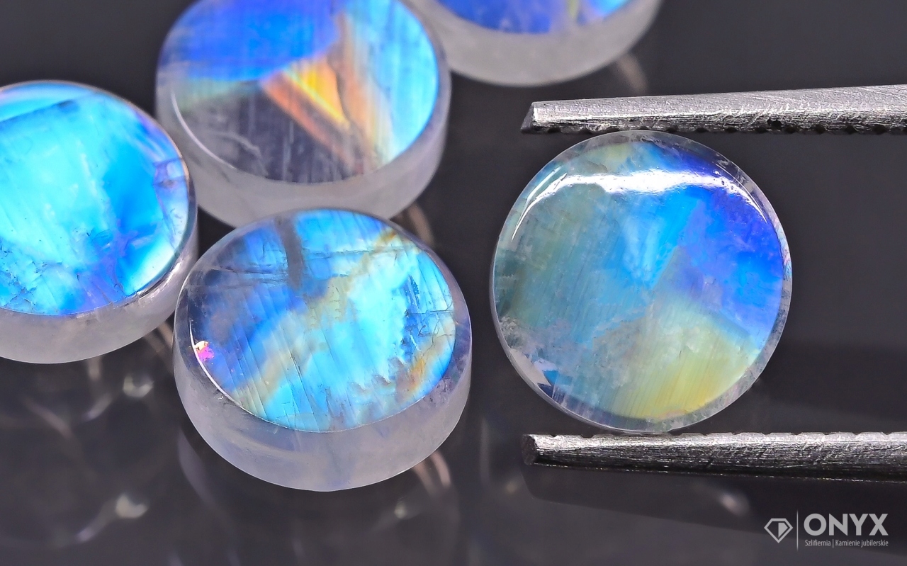 Měsíční kámen vícebarevný A mělký kulatý f