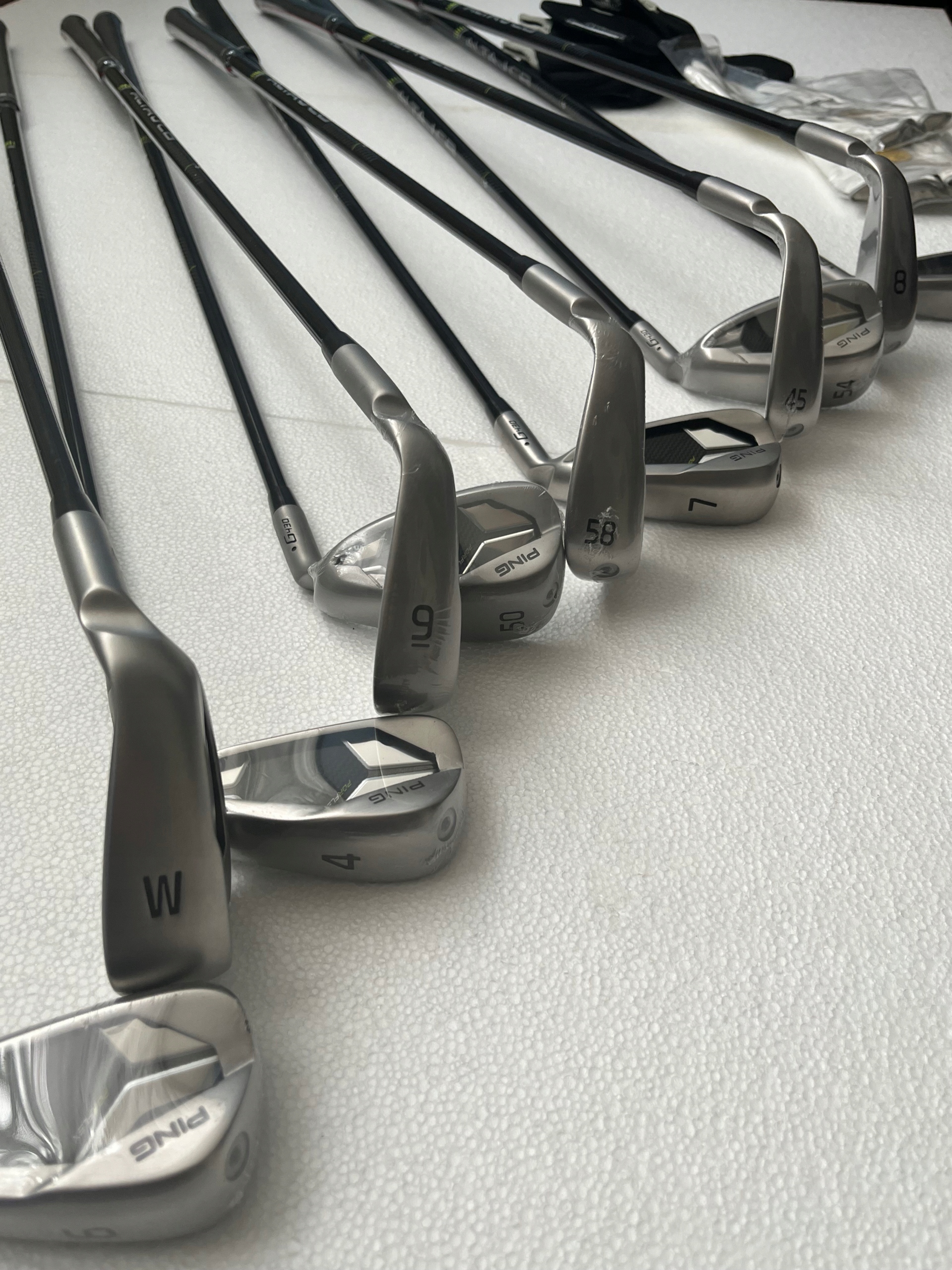 Kije golfowe Ping G430 Alta Jcb – zestaw 11 szt., praworęczne rękawiczki