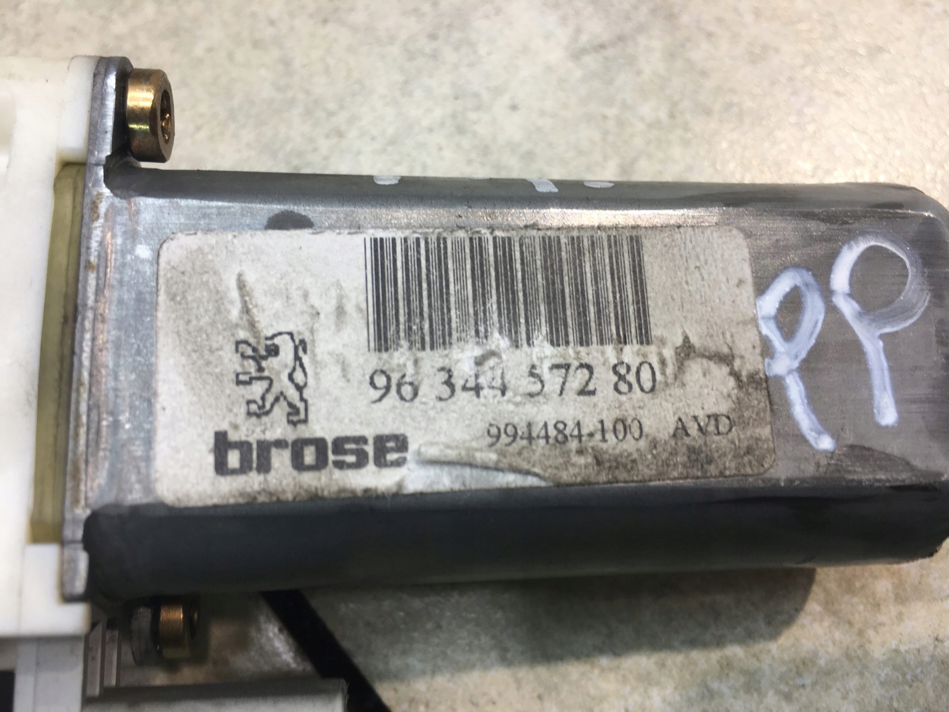 window regulator right front 307 SW 9634457280