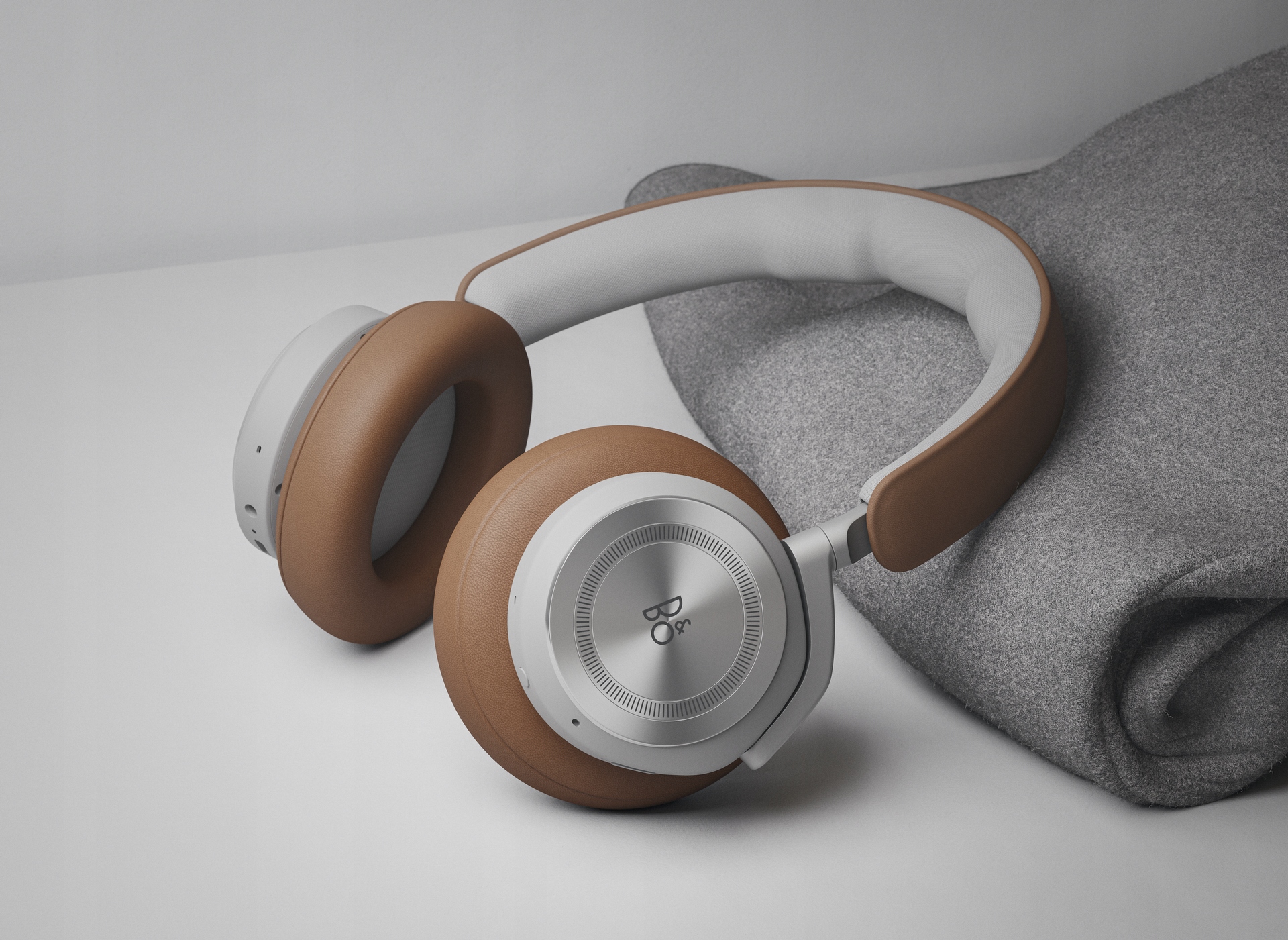 Bang & Olufsen Beoplay HX Timber — 11