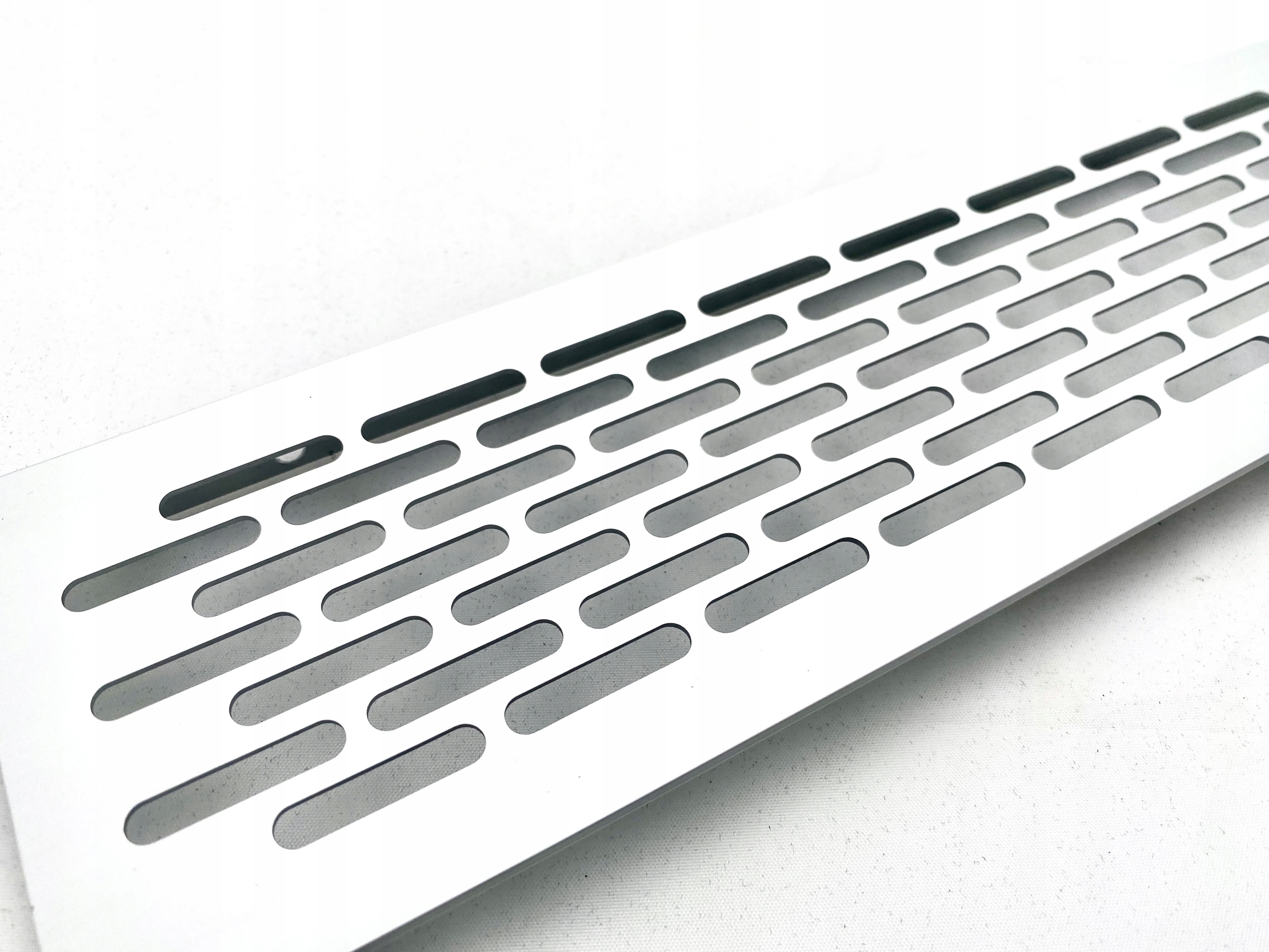 

Kratka Wentylacyjna 48CM X 8 CM aluminium srebrny