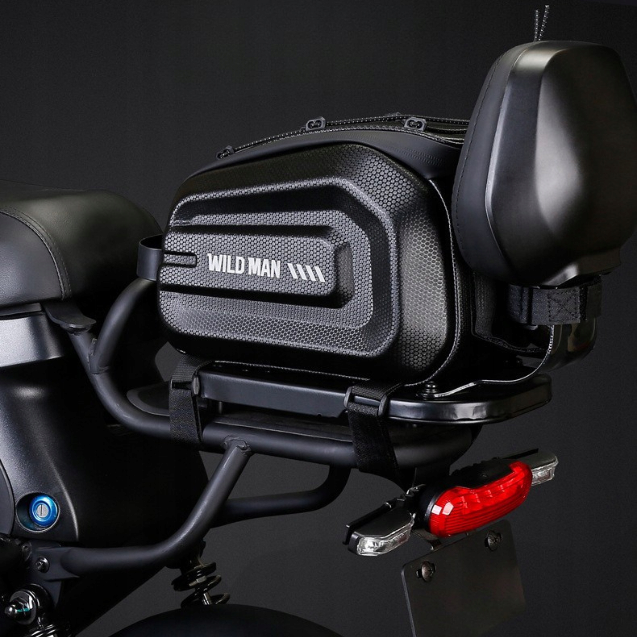 SAKWA ROWEROWA NA BAGAŻNIK ROWER MOTOR TORBA ETUI WODOODPORNA WILD MAN 4L Kolor czarny