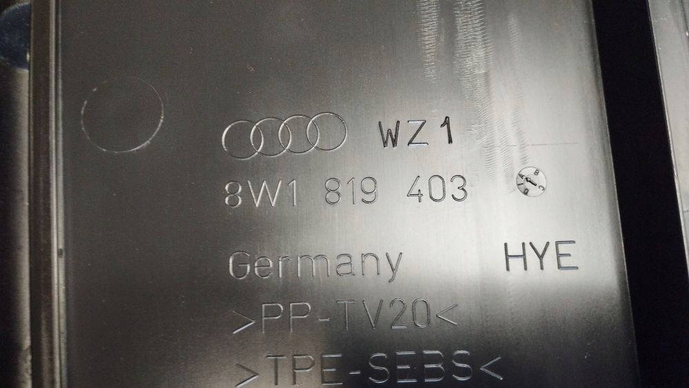 Audi A4 S4 B9 8W torpedo plastic 8W1819403A