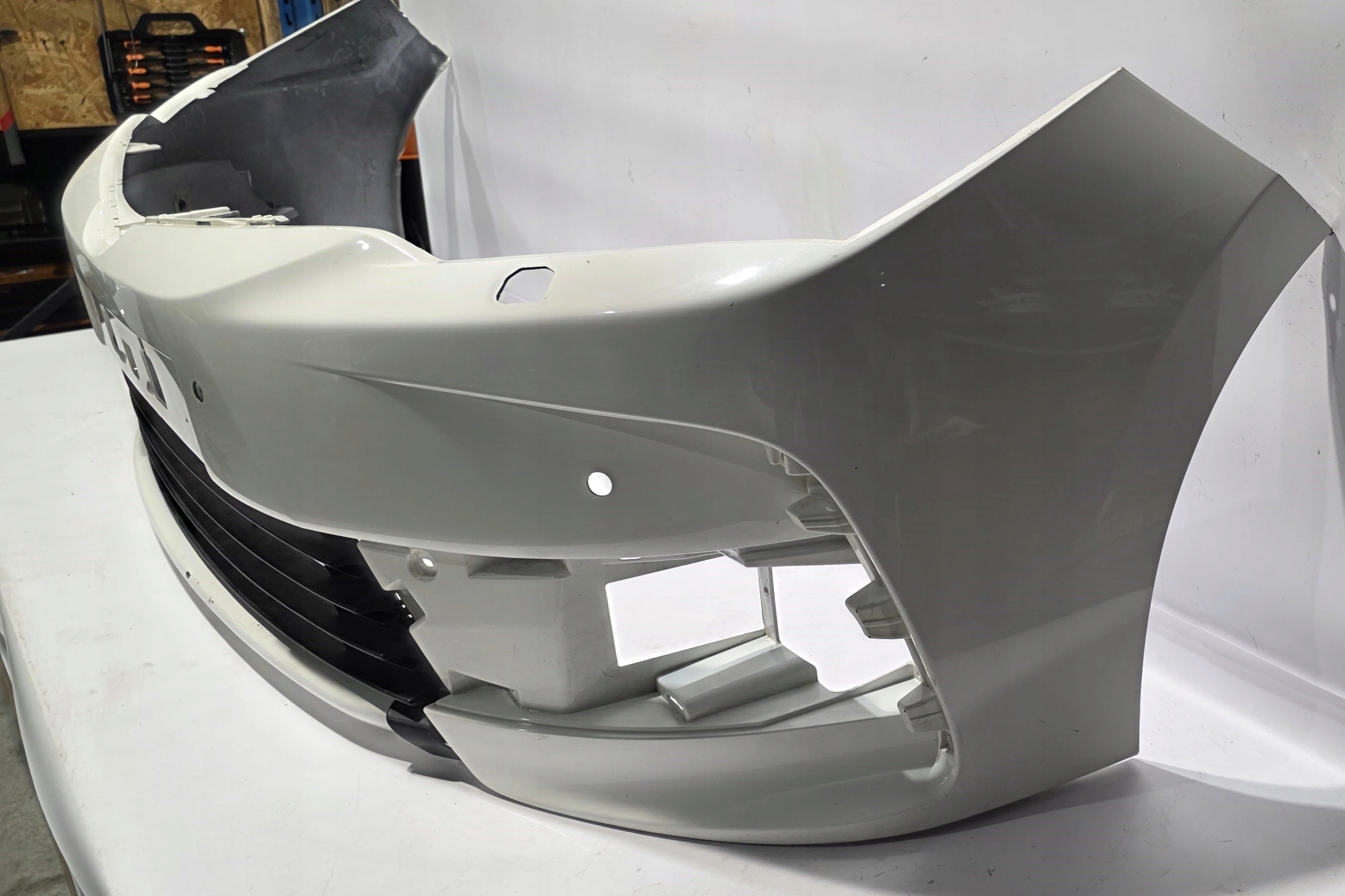 front bumper TOYOTA COROLLA E16 LIFT 16- PDC washer original 52119-02F30