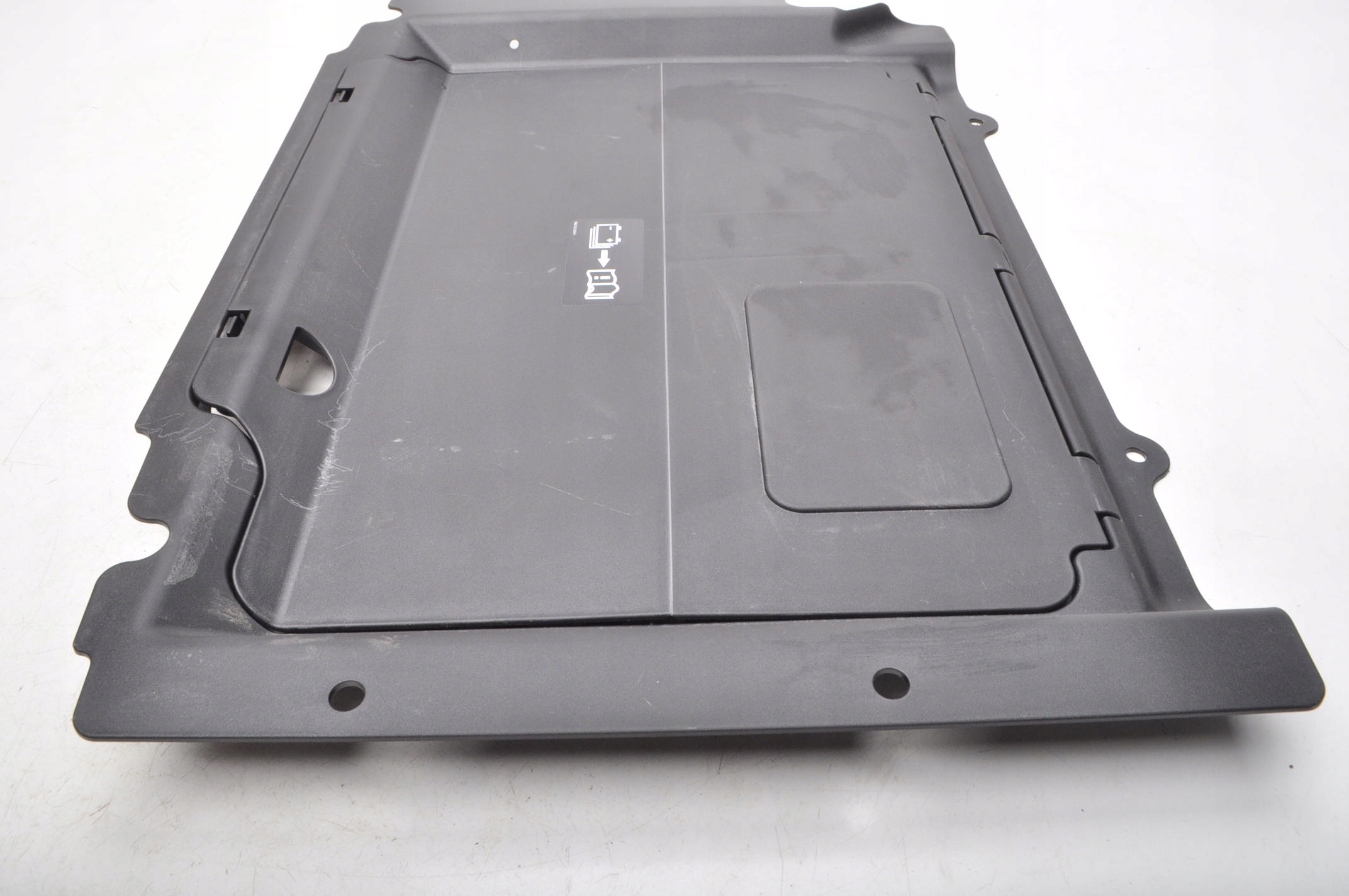 PORSCHE MACAN 3.6 POKRYWA AKUMULATORA 95B863565F Producent części Porsche