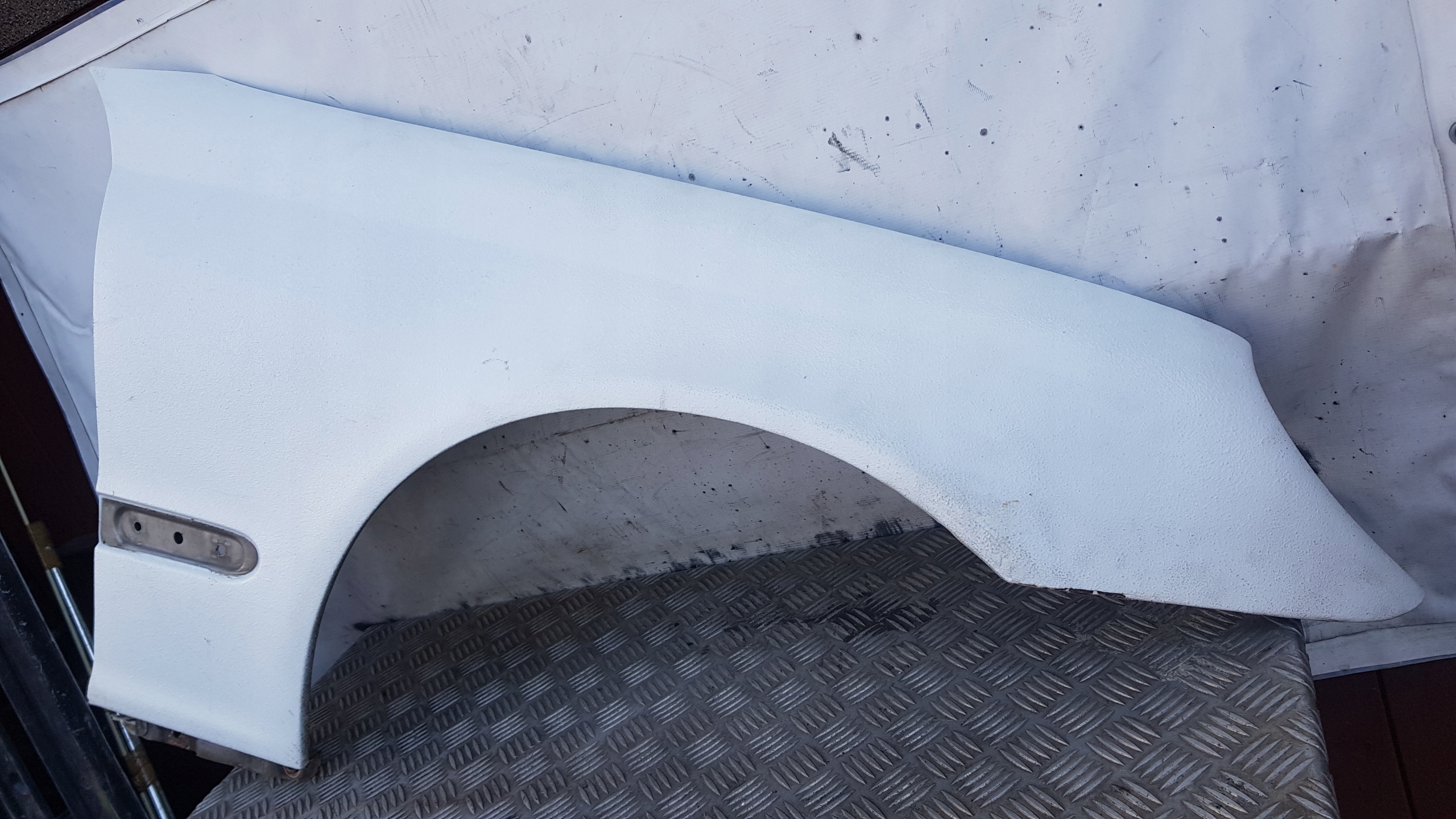 MERCEDES W203 fender right front LIFT
