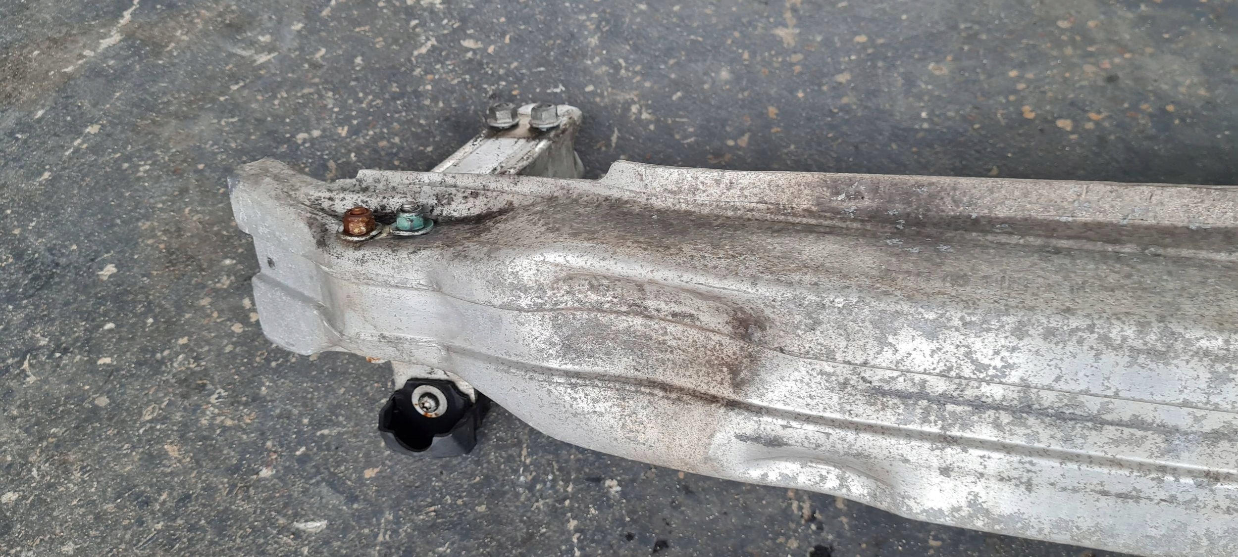 A6 C6 LIFT sider pillar of a bumper front 4F0807111E