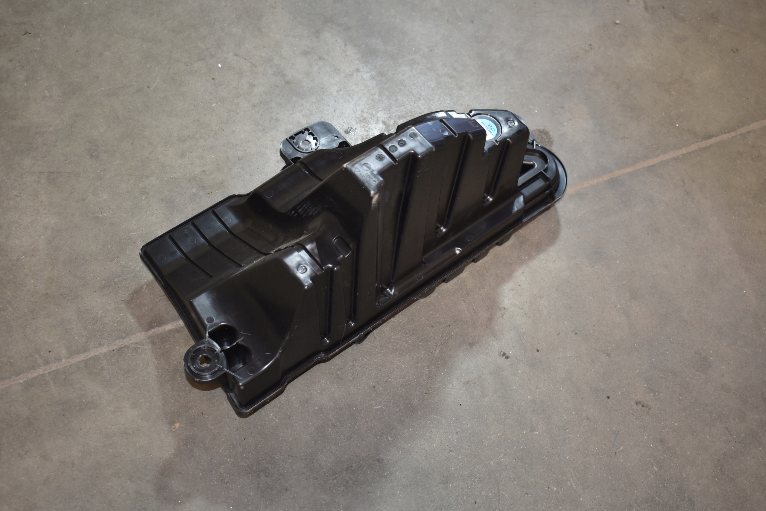 IDEALNY SUBWOOFER AUDI A5 B10 1