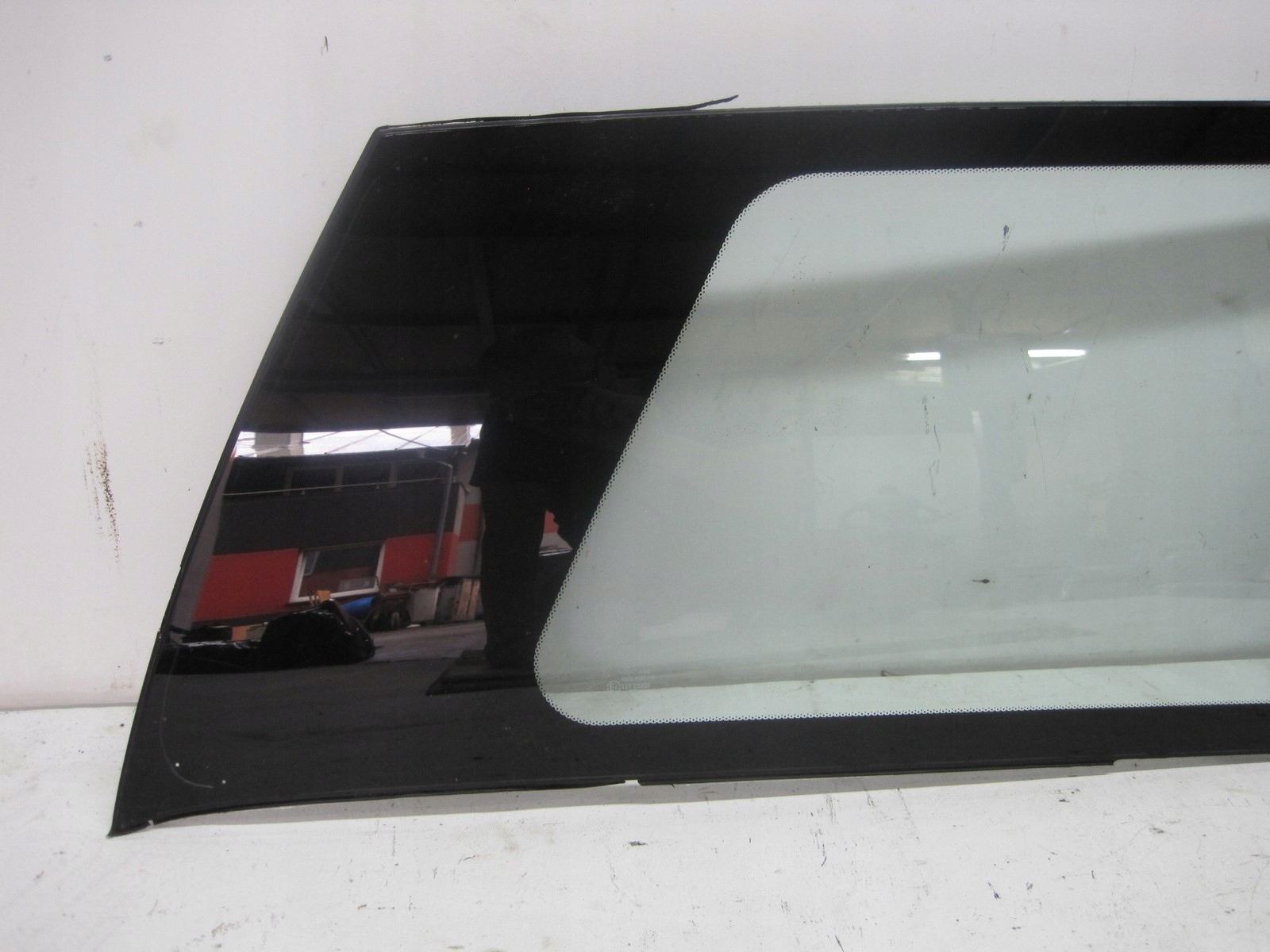 window side MITSUBISHI GRANDIS 06R right rear