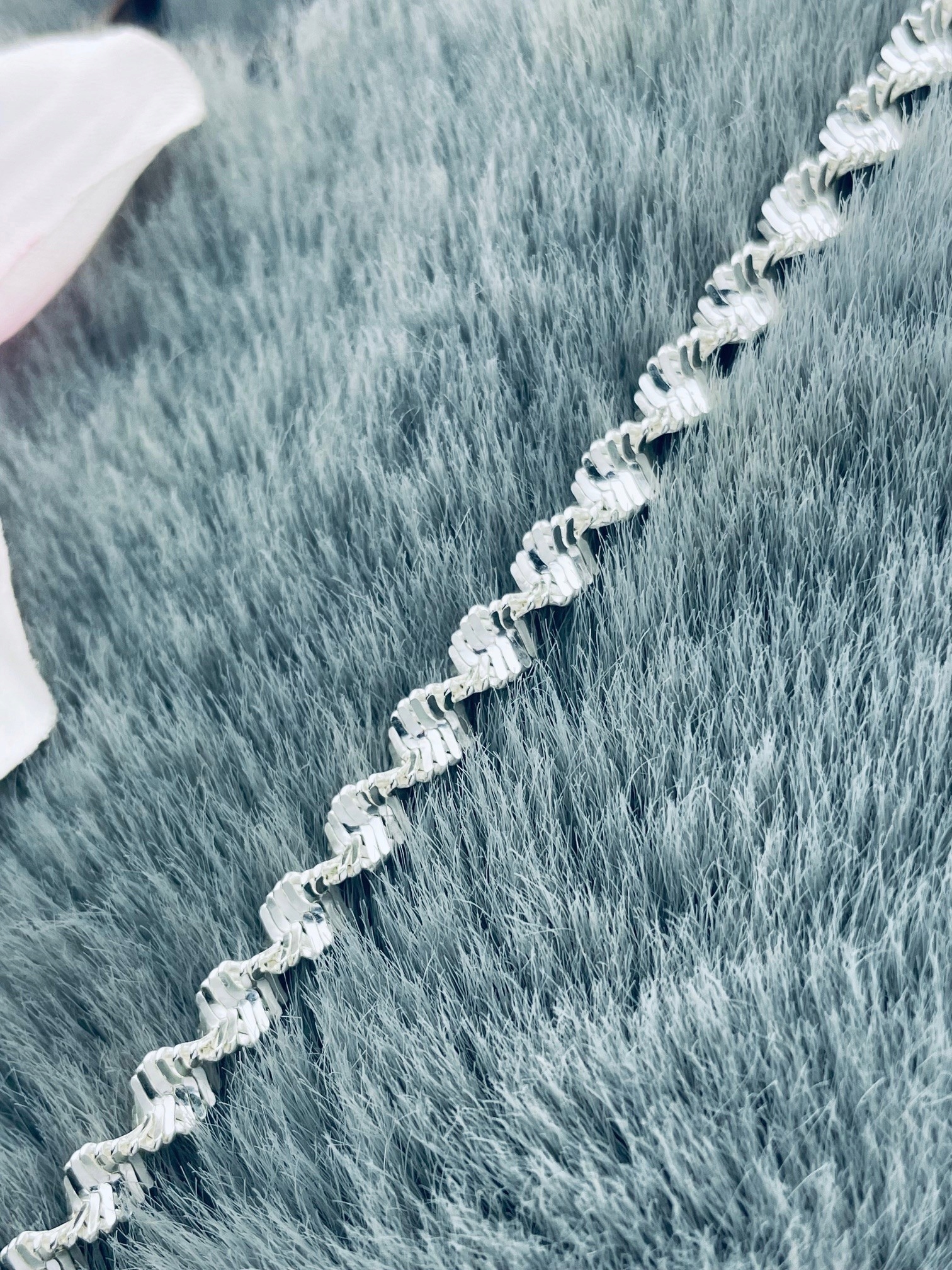 Stříbrný náramek s krouceným twistem