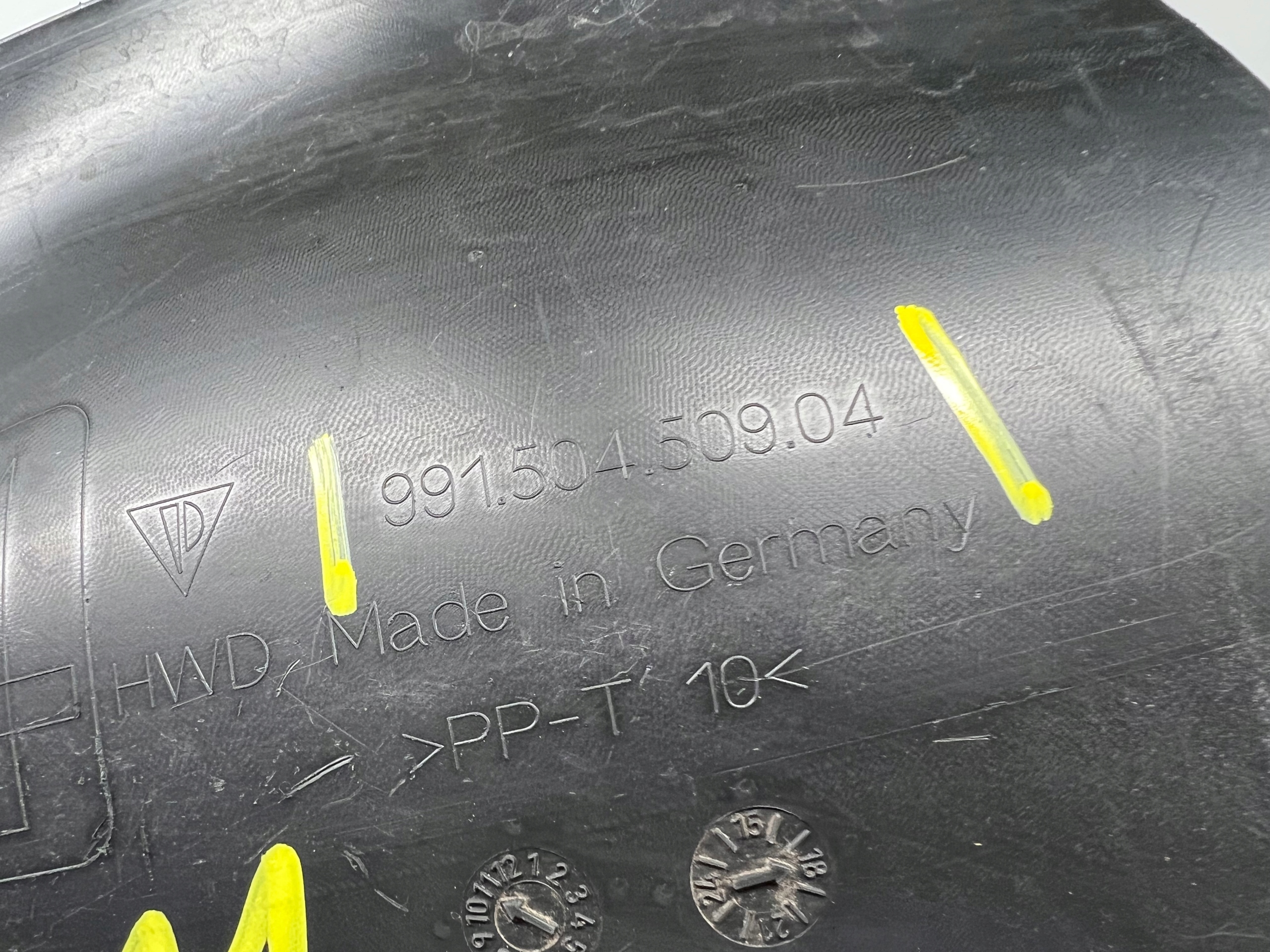 Porsche 911 mudguard left rear part left rear. 99150450904