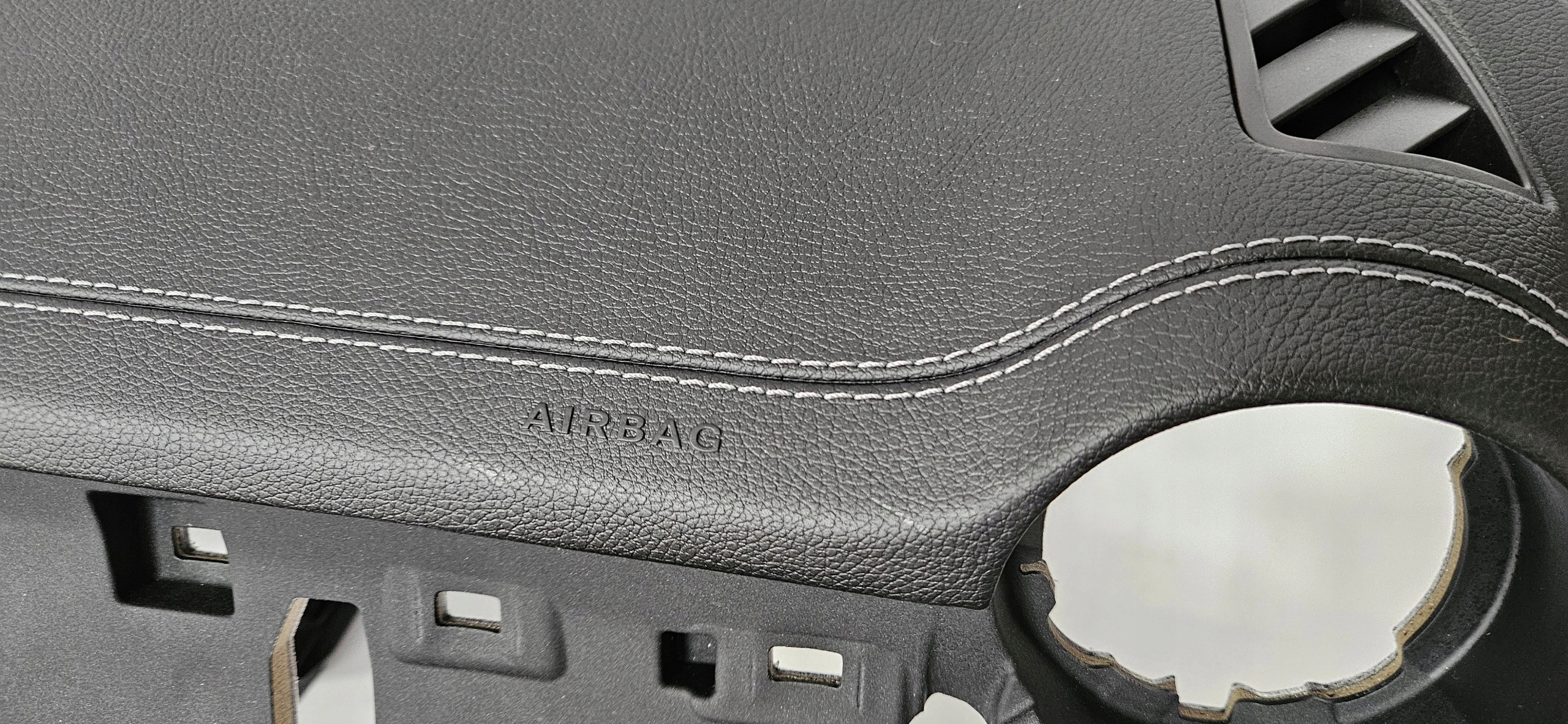 dashboard instrument panel cockpit MERCEDES B-KLASA W247 247