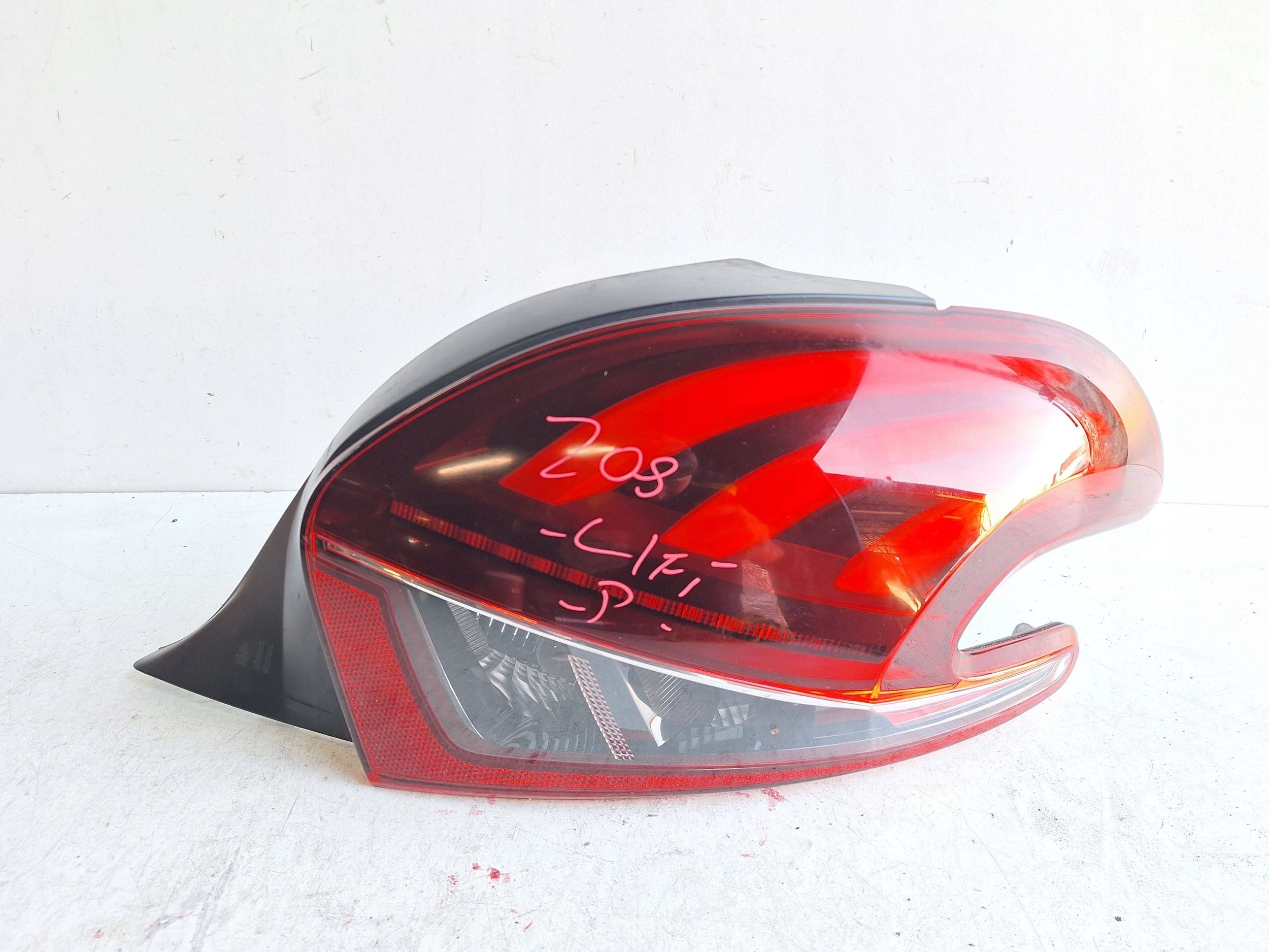 PEUGEOT 208 HB LIFT 15-19 light right