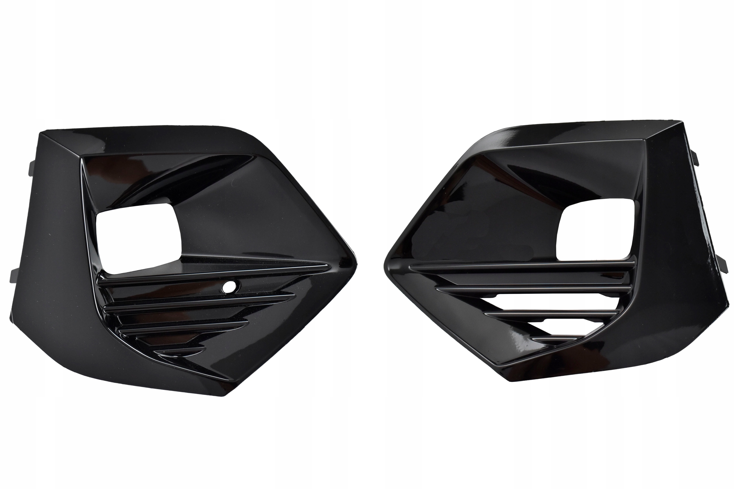 16683923XY - PEUGEOT 2008 II 19 - РЕШЕТКА БАМПЕРА ПРАВАЯ ЛЕВАЯ КПЛ