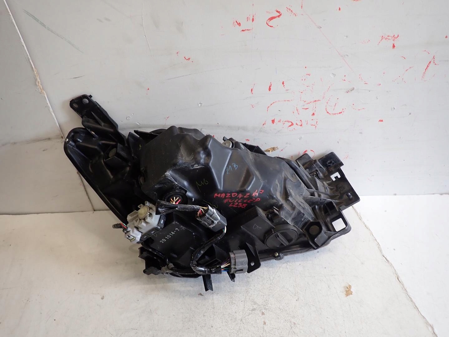 light front front left MAZDA 2 FULL LED 2014- D09K-51040