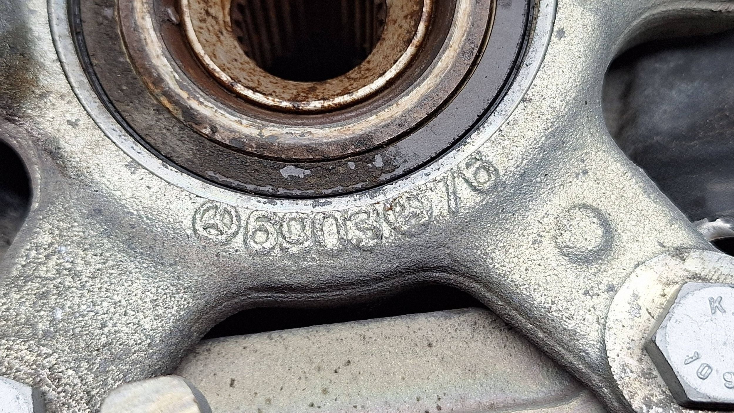 otoč čepu třmen levý předek 6903 MERCEDES A W169 W245