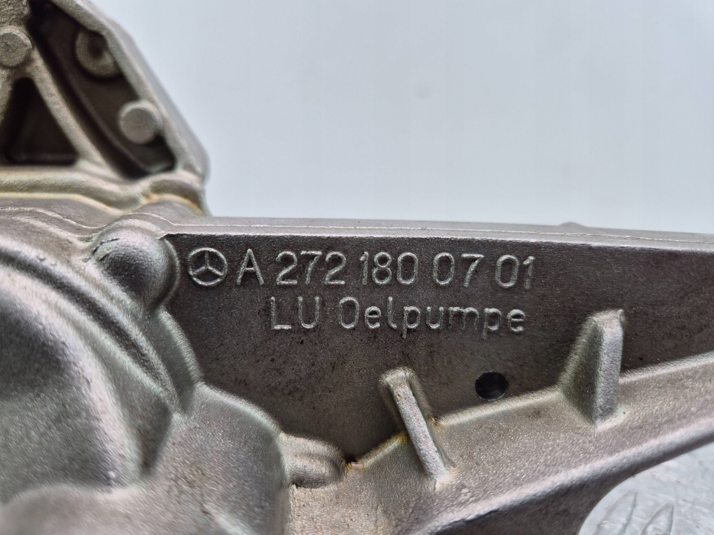 Mercedes E350 A207 pump oil A2721800701