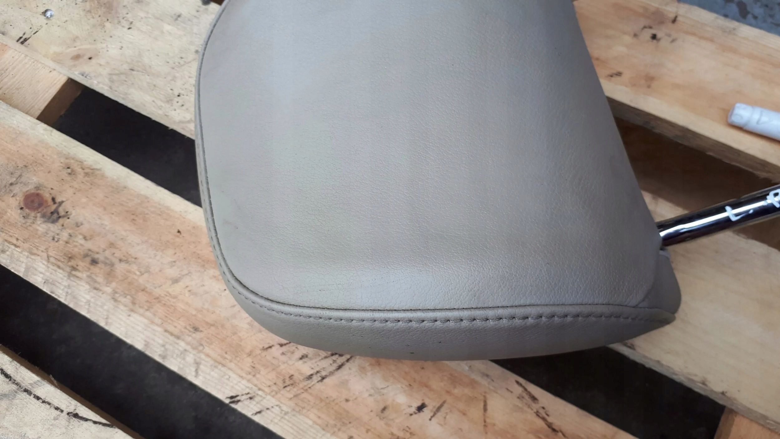 A4 B8 rest seat front left JASNY without