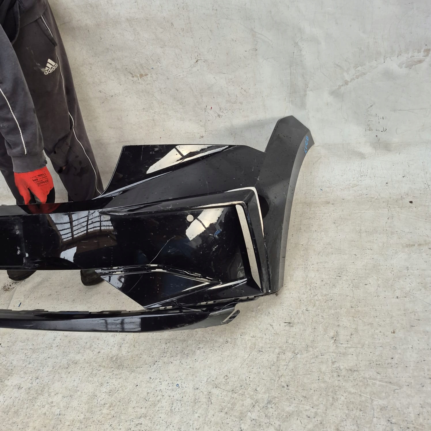 SKODA ENYAQ IV 20-> bumper front front PDC