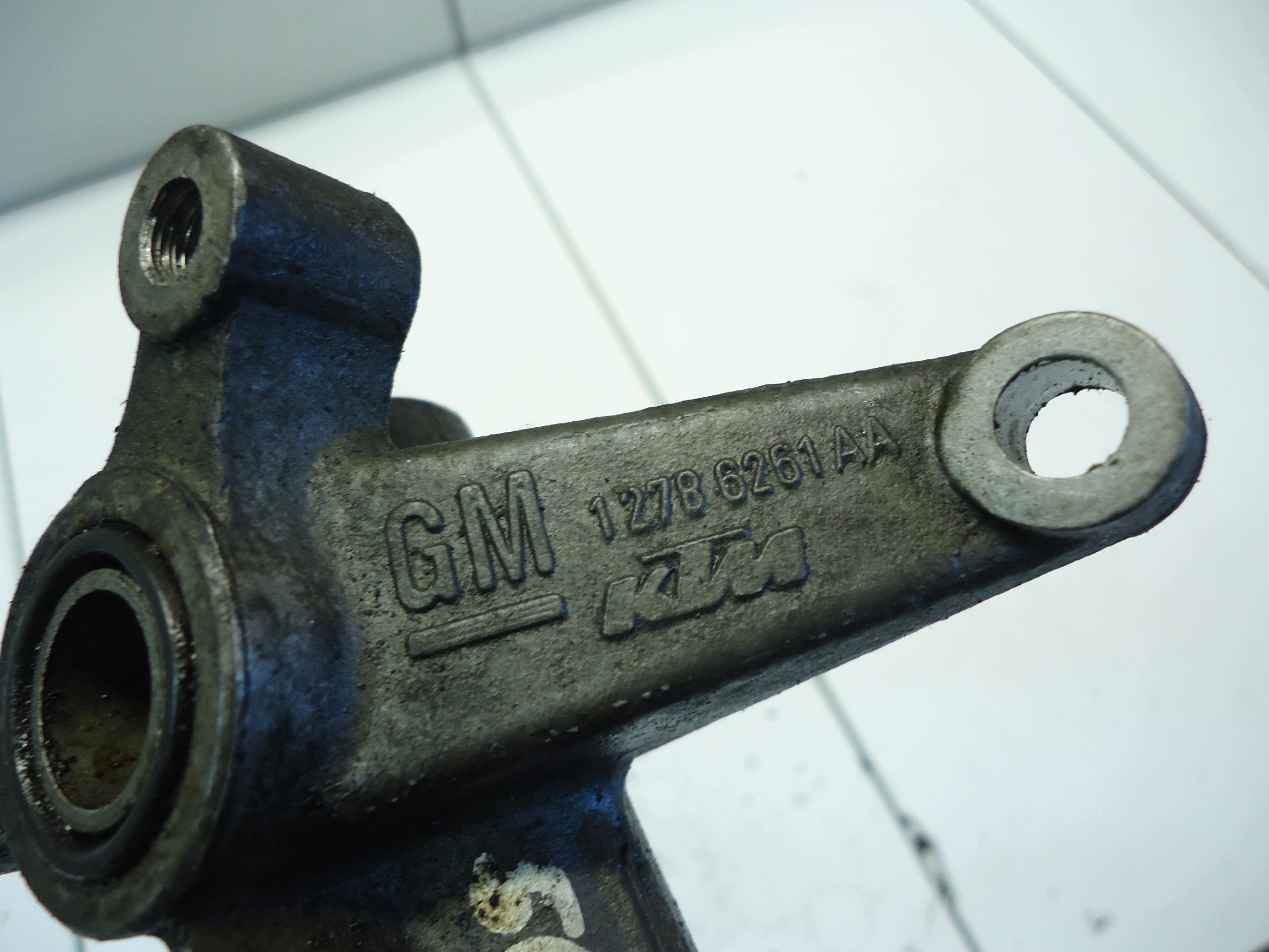 SAAB 9-3 OPEL 2.0 T ölfiltergehäuse 12786261AA