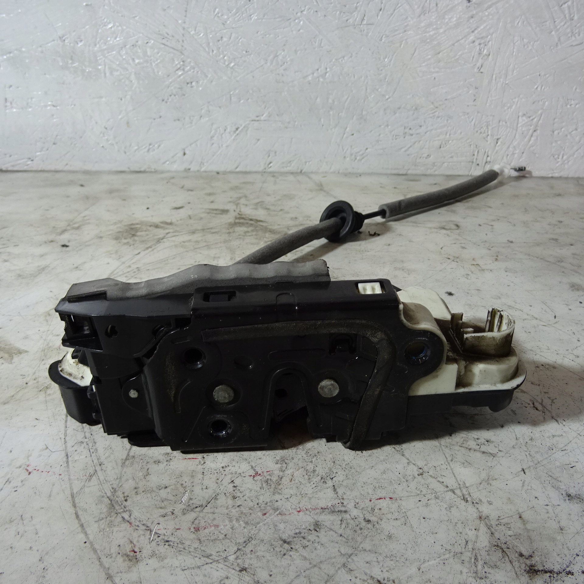 SKODA RAPID lock door left front 5E1837015
