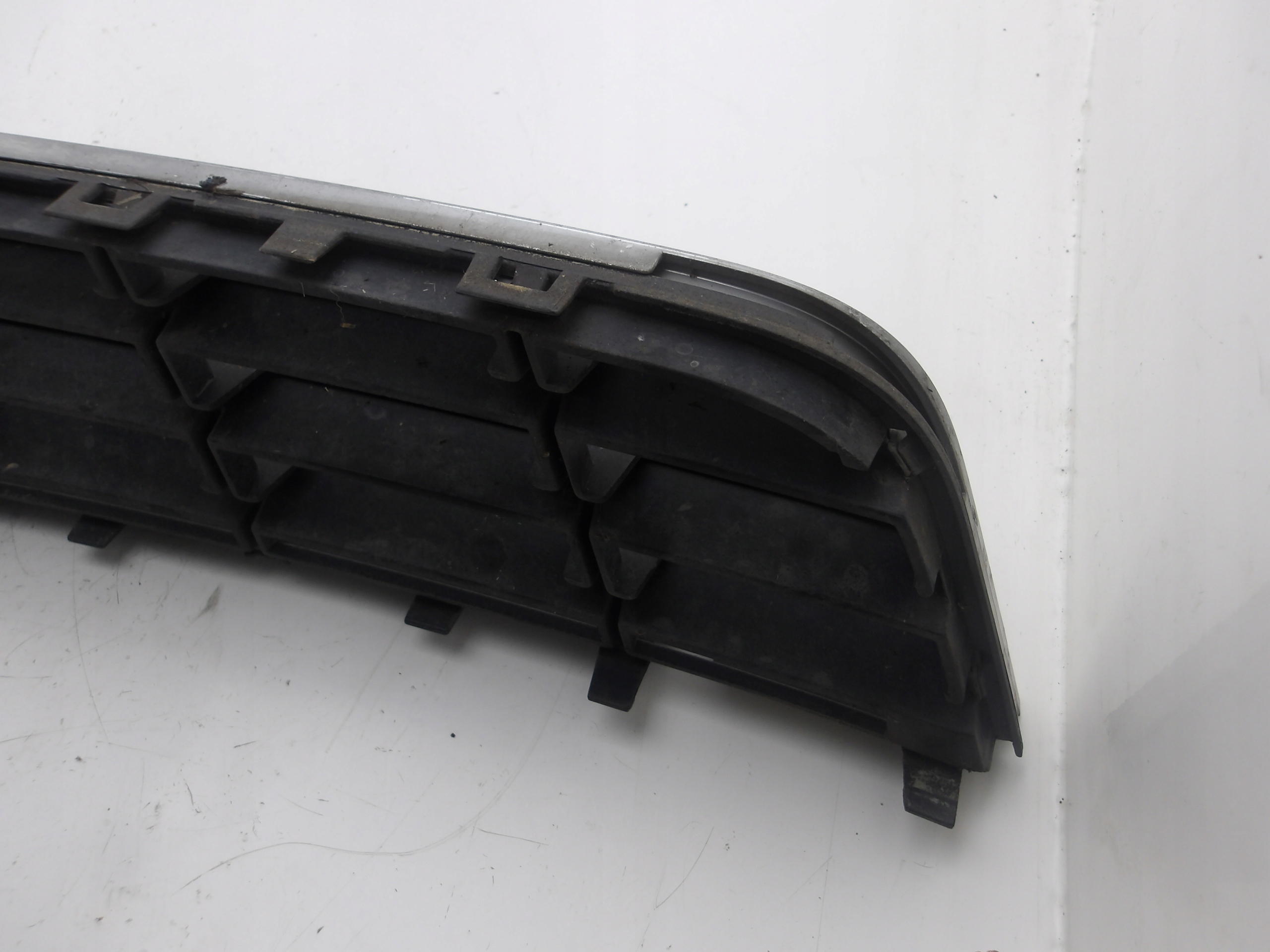 VW PASSAT B6 05-10 grid of a bumper front front CHROM 3C0853677