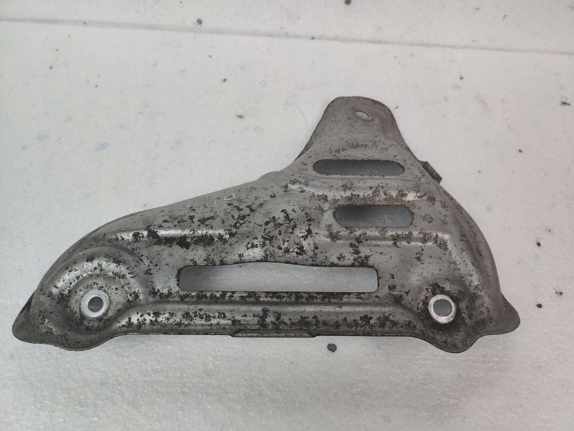 Blende Abdeckung des Abgaskrümmers Toyota Prius Plus 2015