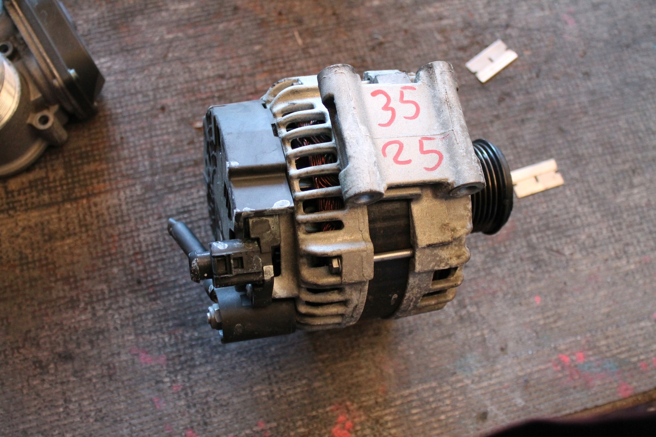 3525. ALTERNATOR AUDI 06H903018J