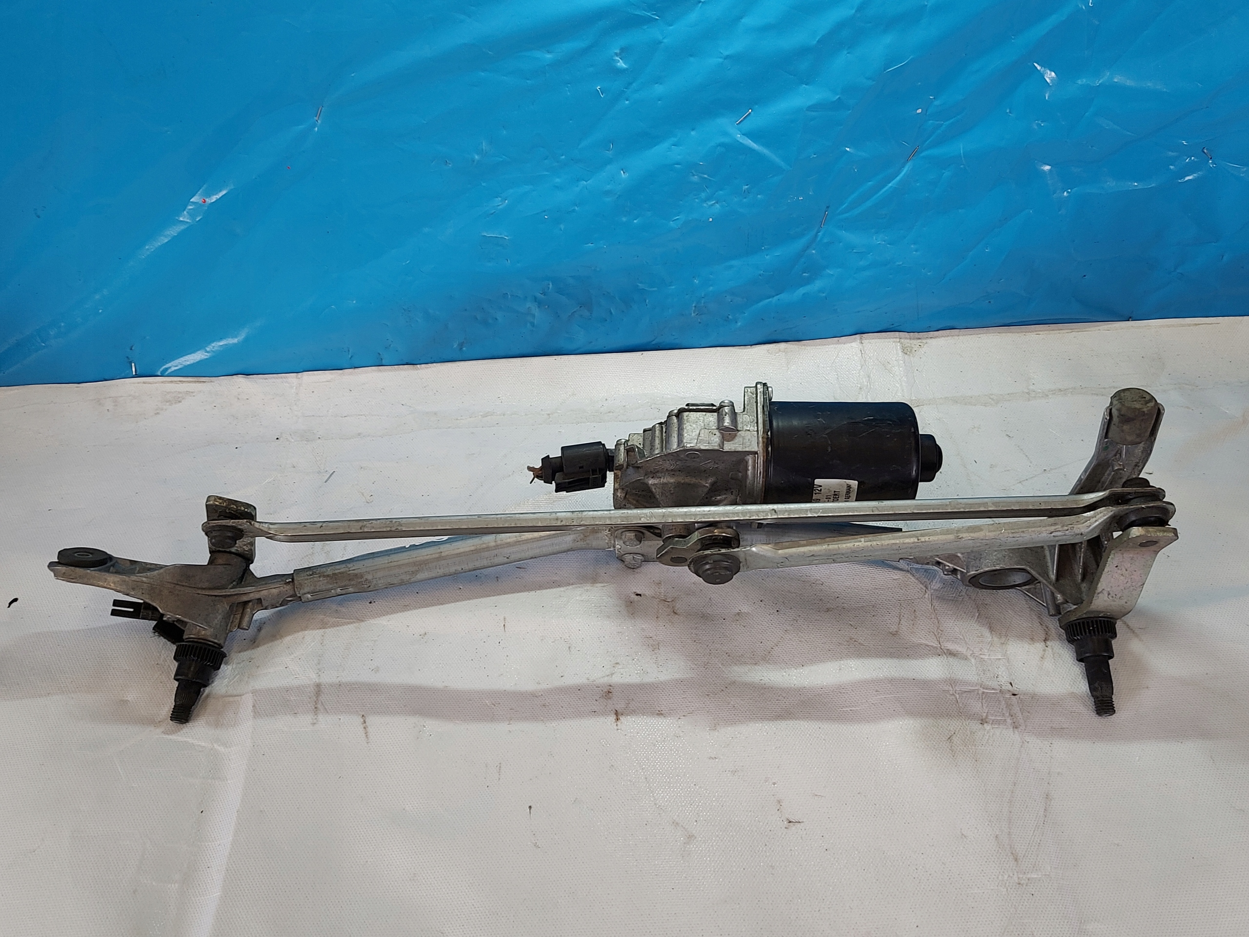 mechanismus stěračů BMW E90 7161711 předek