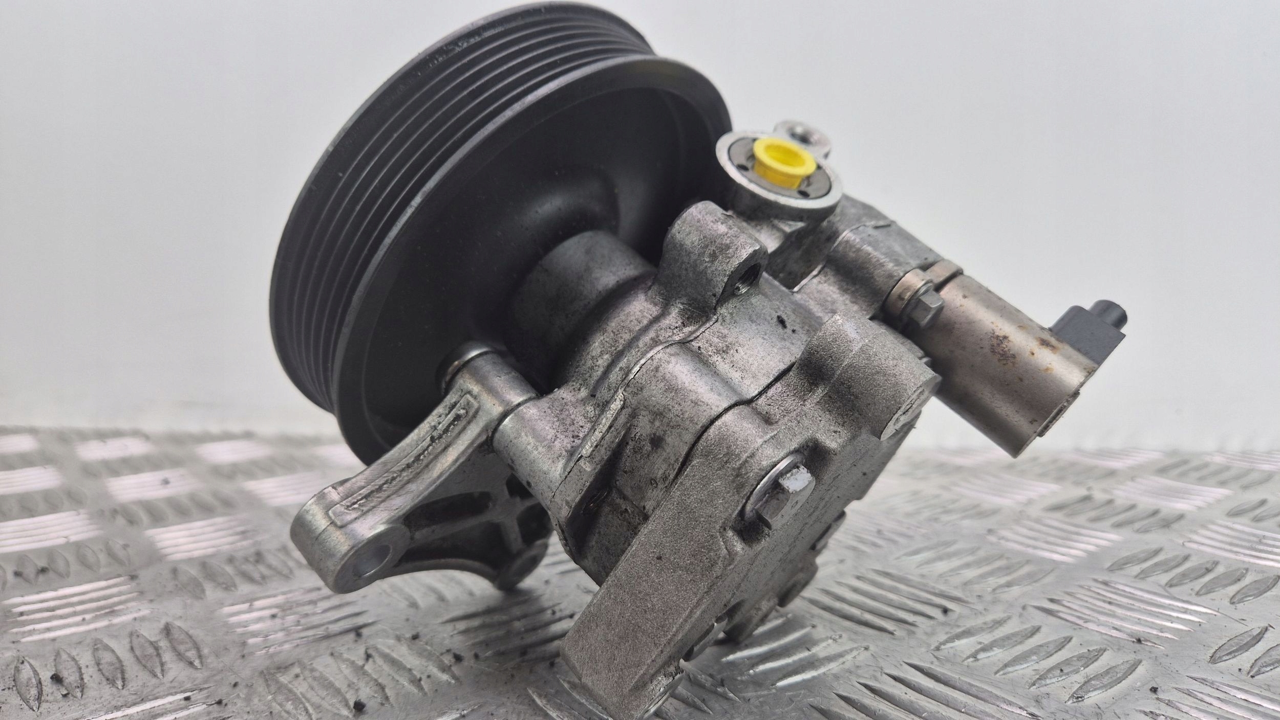 Mercedes E250 CGI W212 servo pump A0064666501