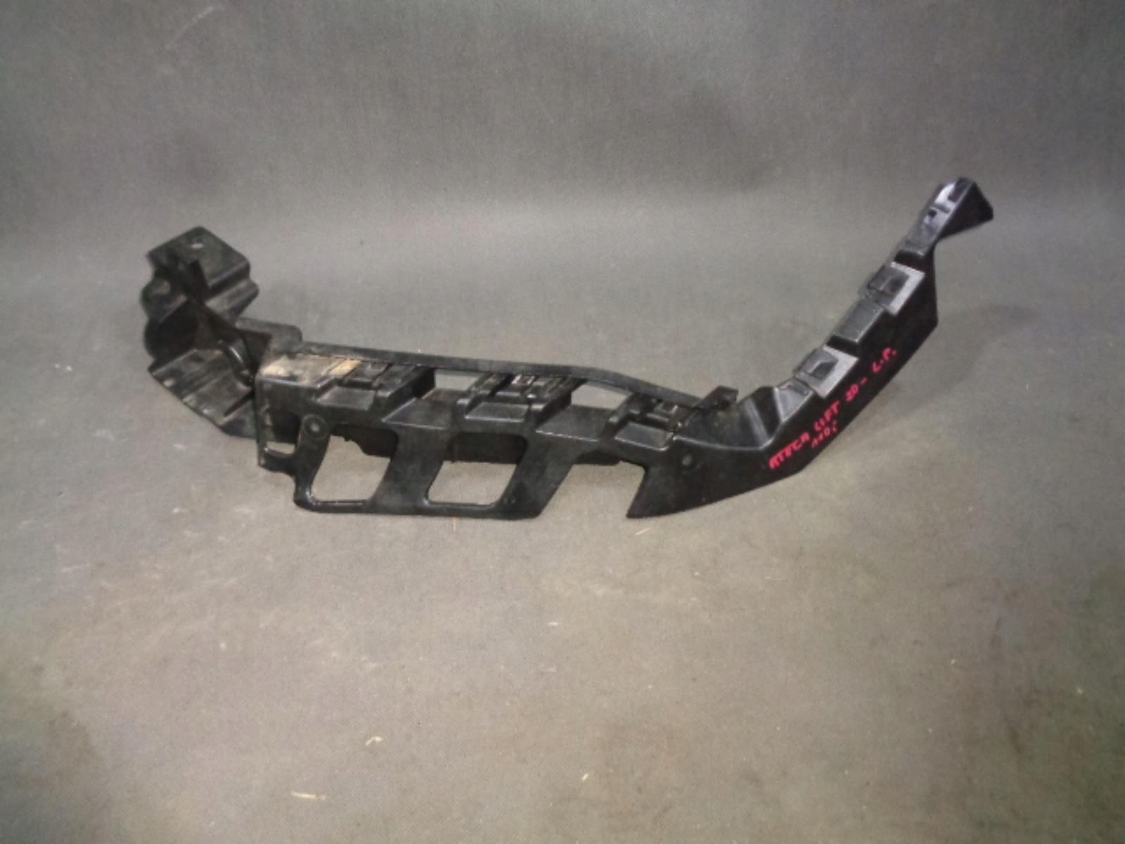 575807889A - SEAT ATECA LIFT 20-БАМПЕР ПЕРЕДНІЙ ЛІВИЙ