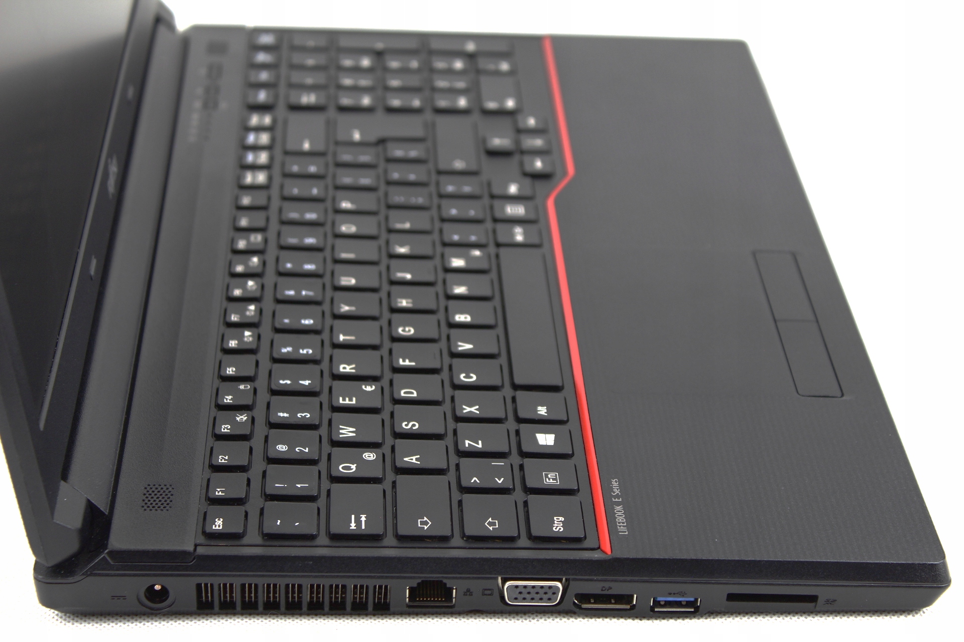 Fujitsu Lifebook E556 i5 Win11 DVD 8GB/256GB SSD A Model procesora Intel Core i5-6300U